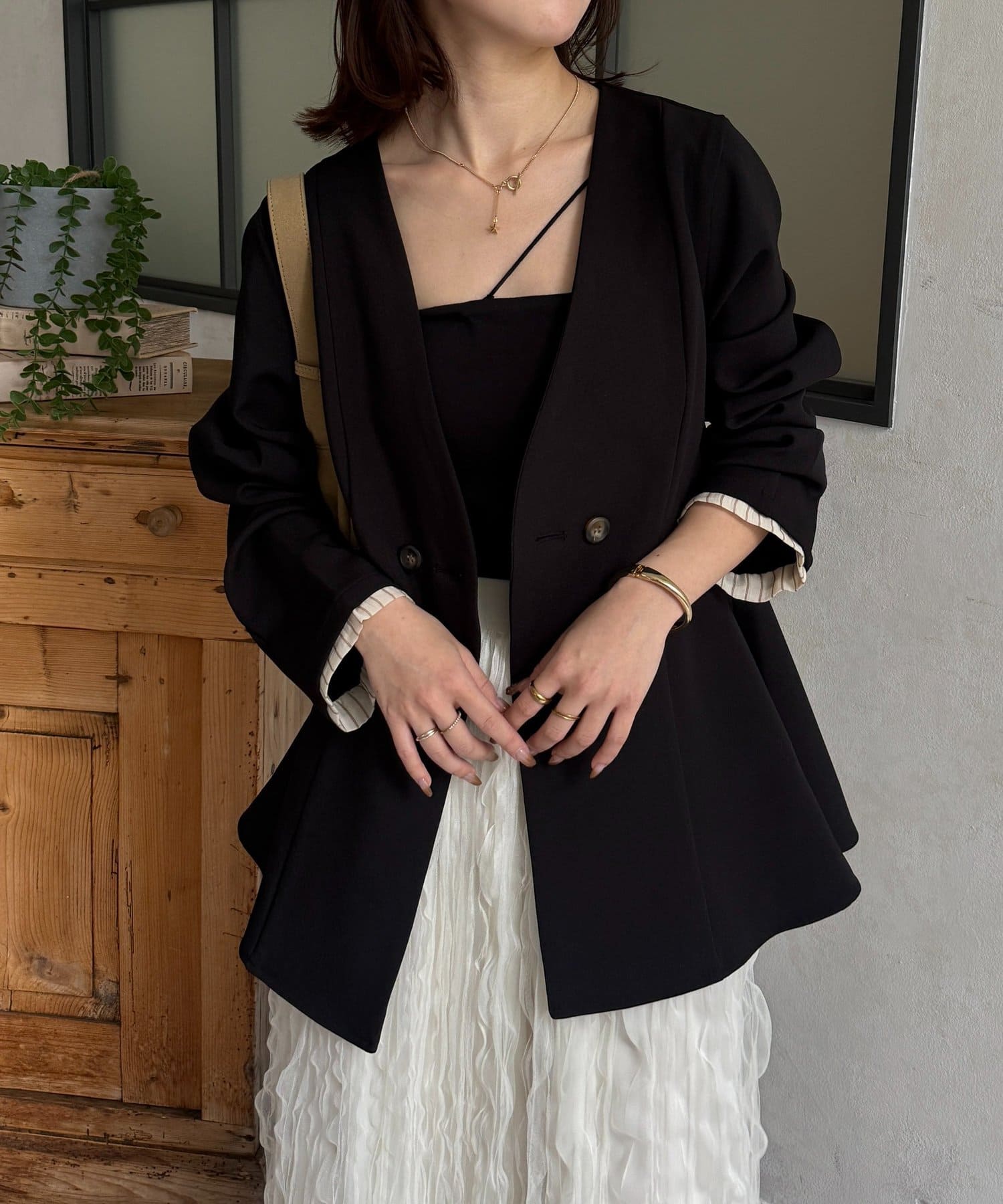 Thevon.(ゼヴォン) Vネックペプラムジャケット