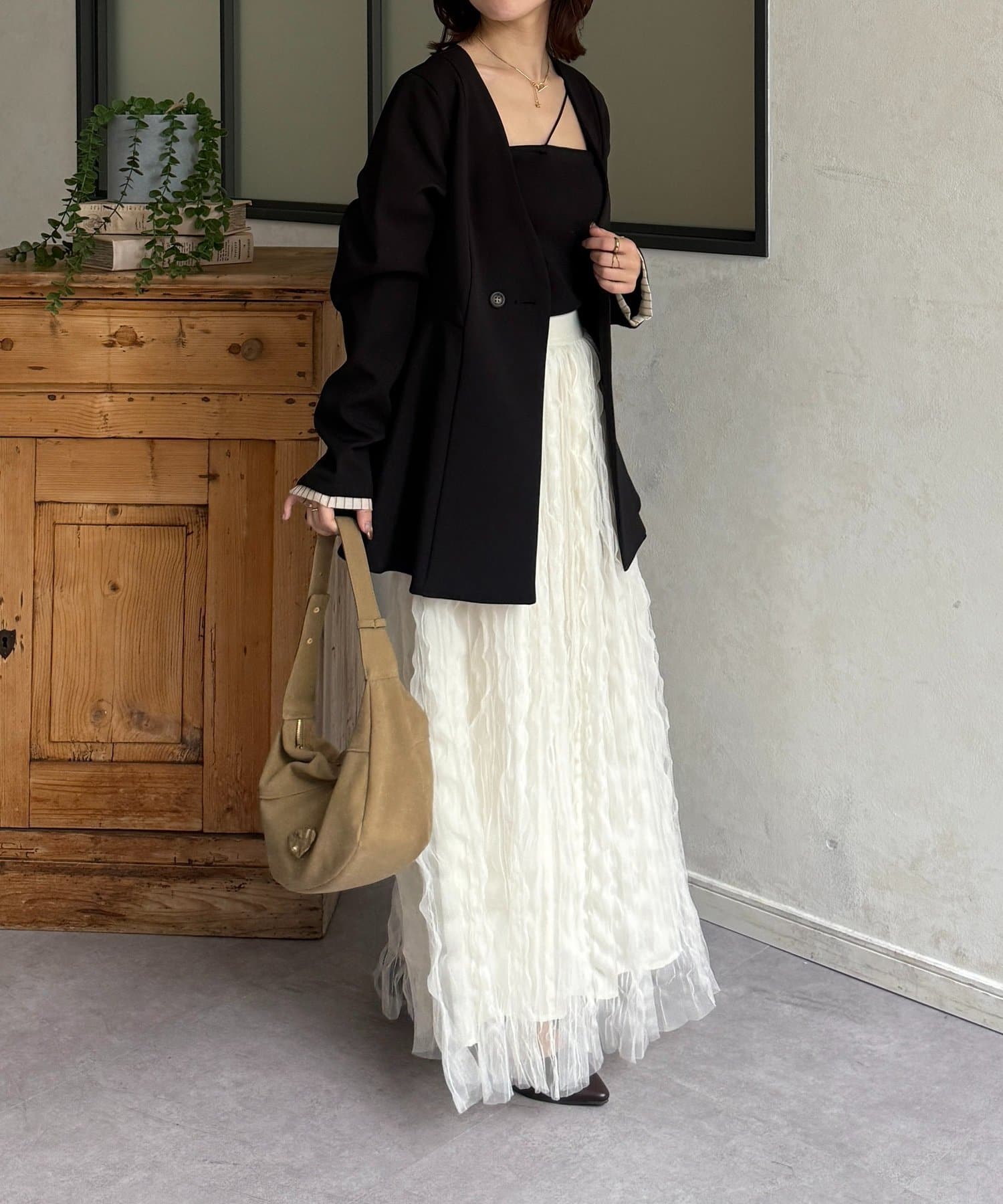 Thevon.(ゼヴォン) Vネックペプラムジャケット