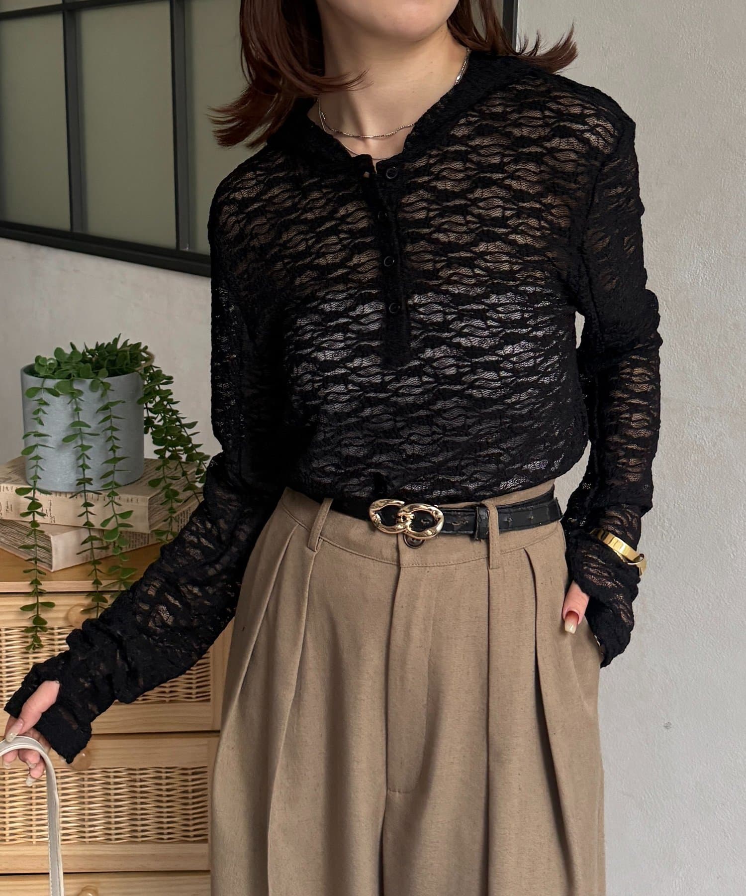 Thevon.(ゼヴォン) レースフーディープルオーバー