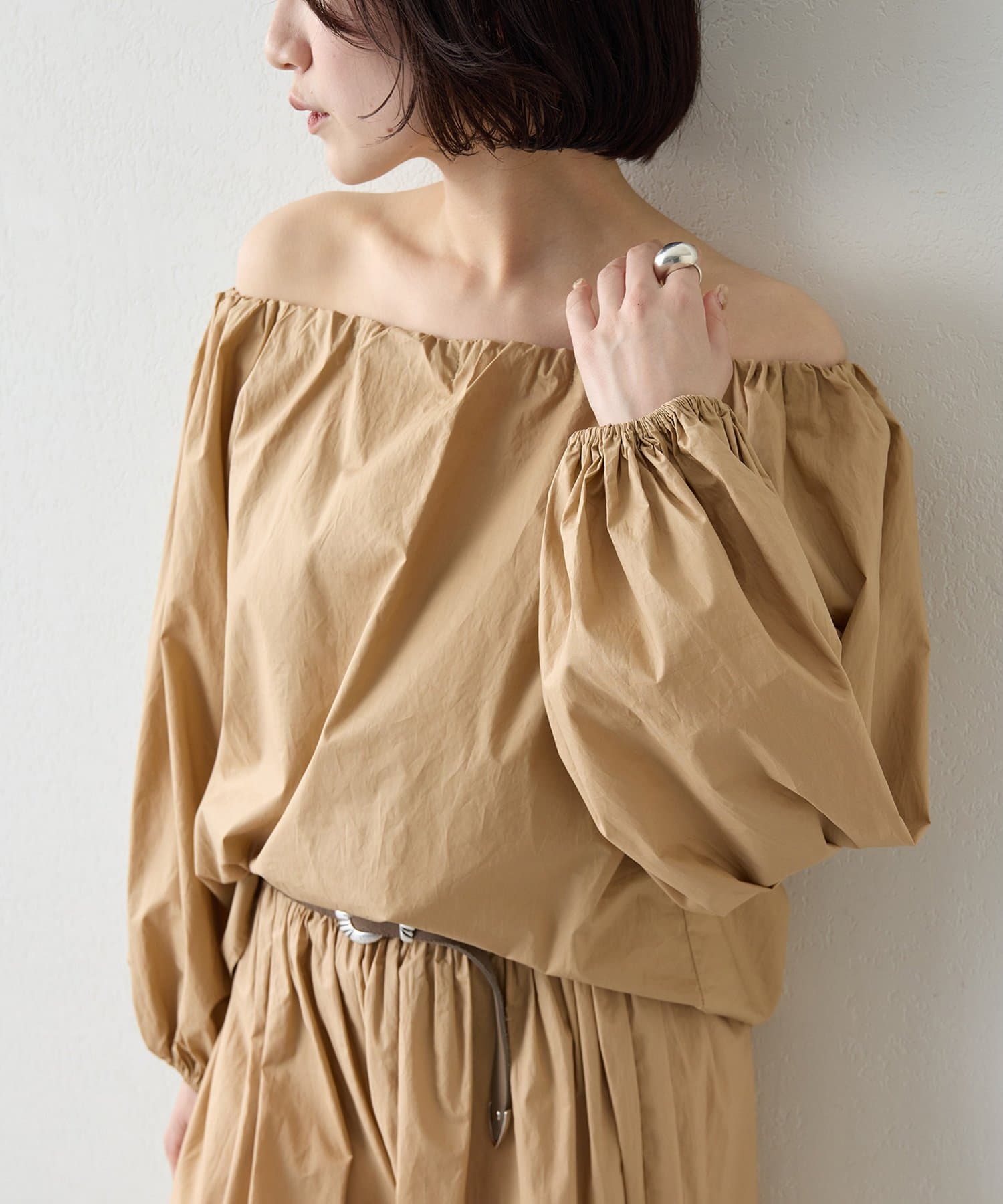 Whim Gazette(ウィム ガゼット) タイプライターオフショルブラウス