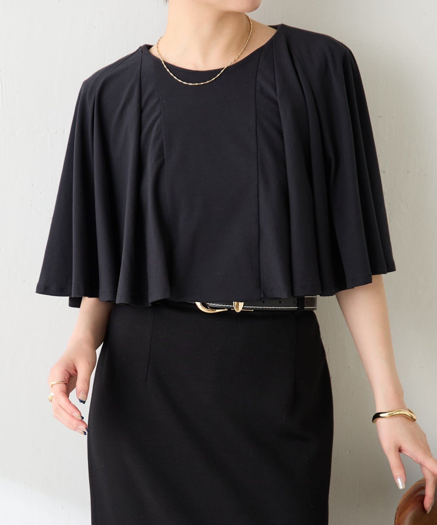 COLLAGE GALLARDAGALANTE(コラージュ ガリャルダガランテ) 【接触冷感/二の腕カバー】ケープデザインカットソー