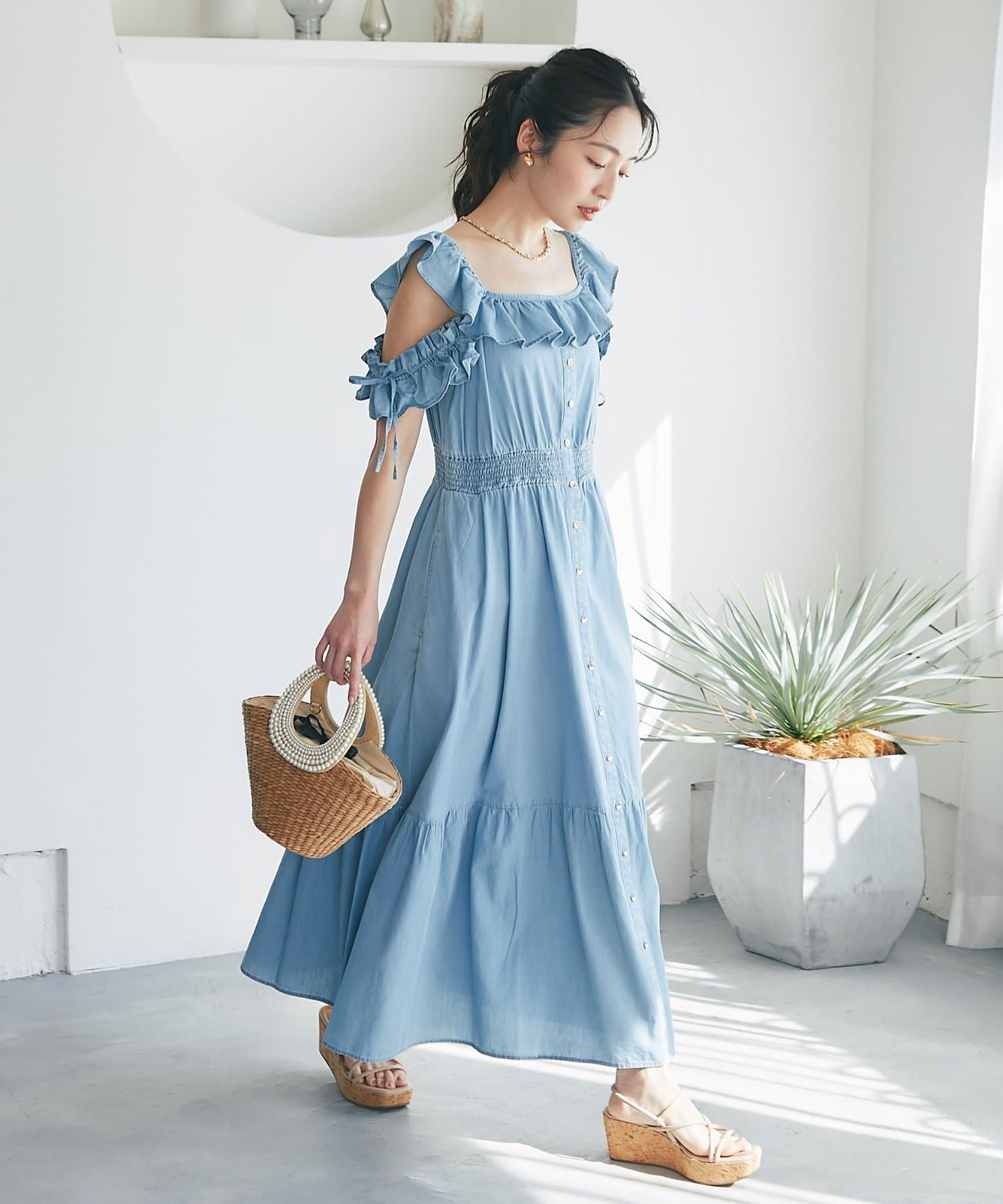 La boutique BonBon(ラブティックボンボン) ライトデニムフリルトリムワンピース