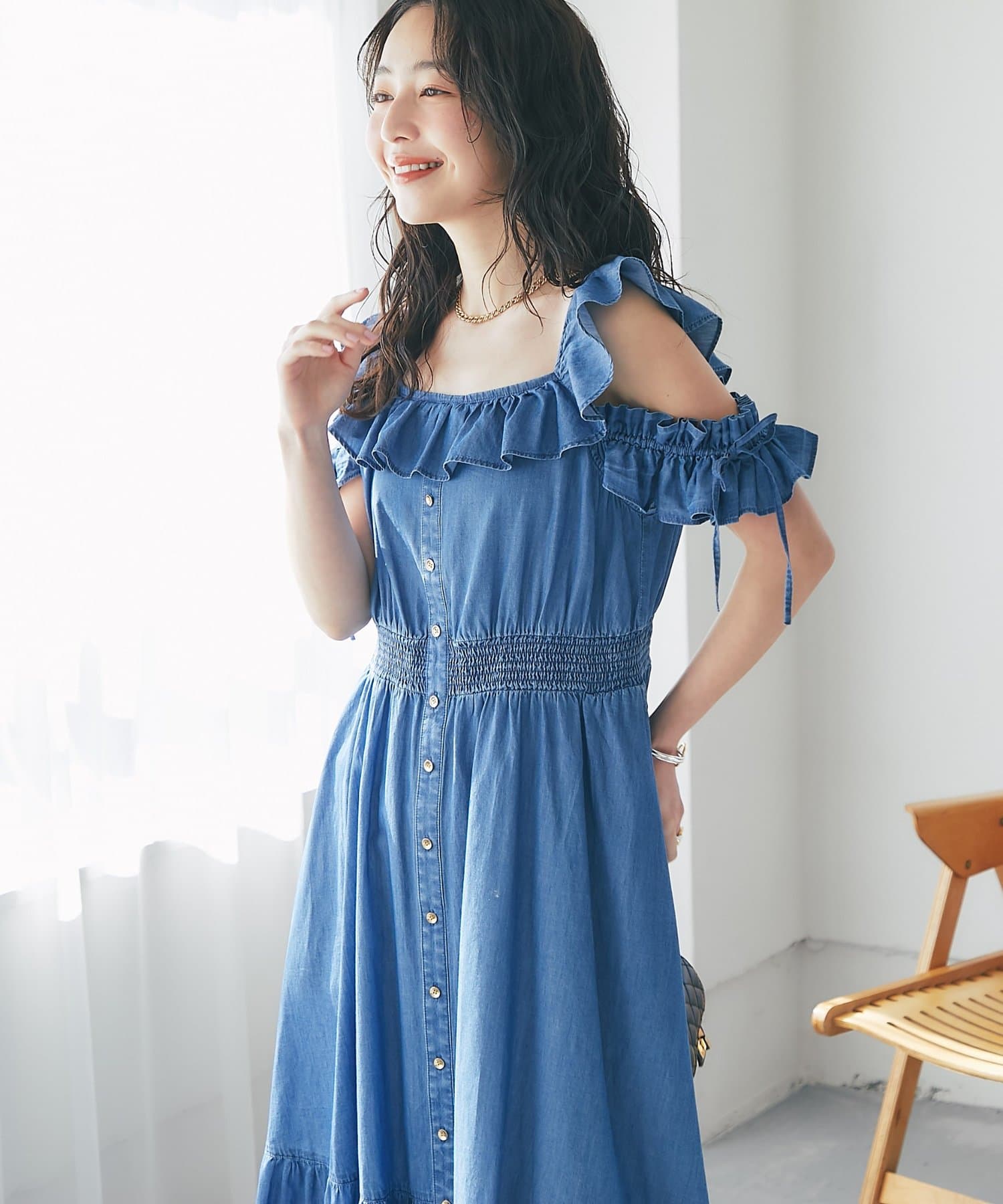 La boutique BonBon(ラブティックボンボン) ライトデニムフリルトリムワンピース