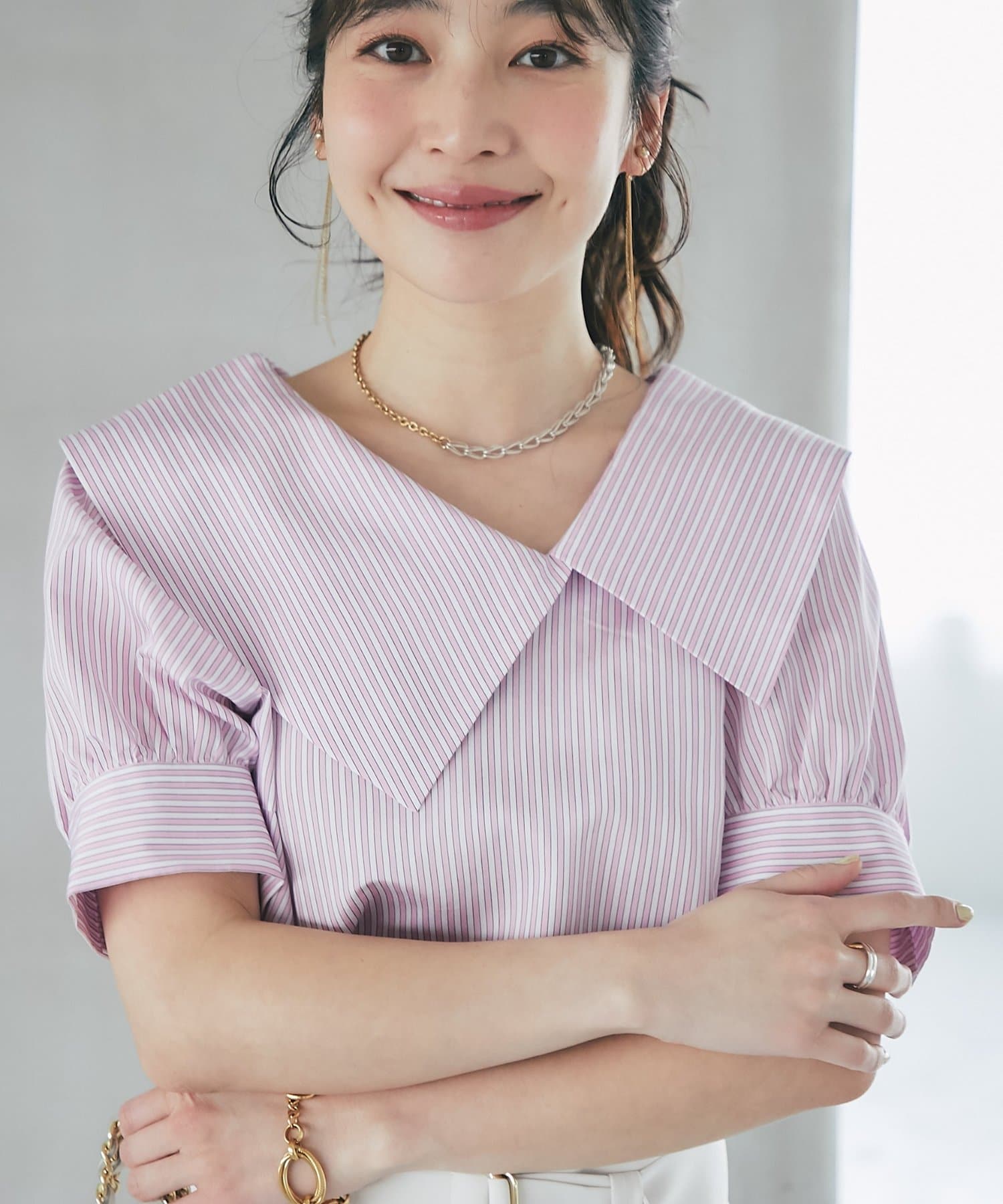 La boutique BonBon(ラブティックボンボン) ストライプアシメビッグカラー半袖ブラウス