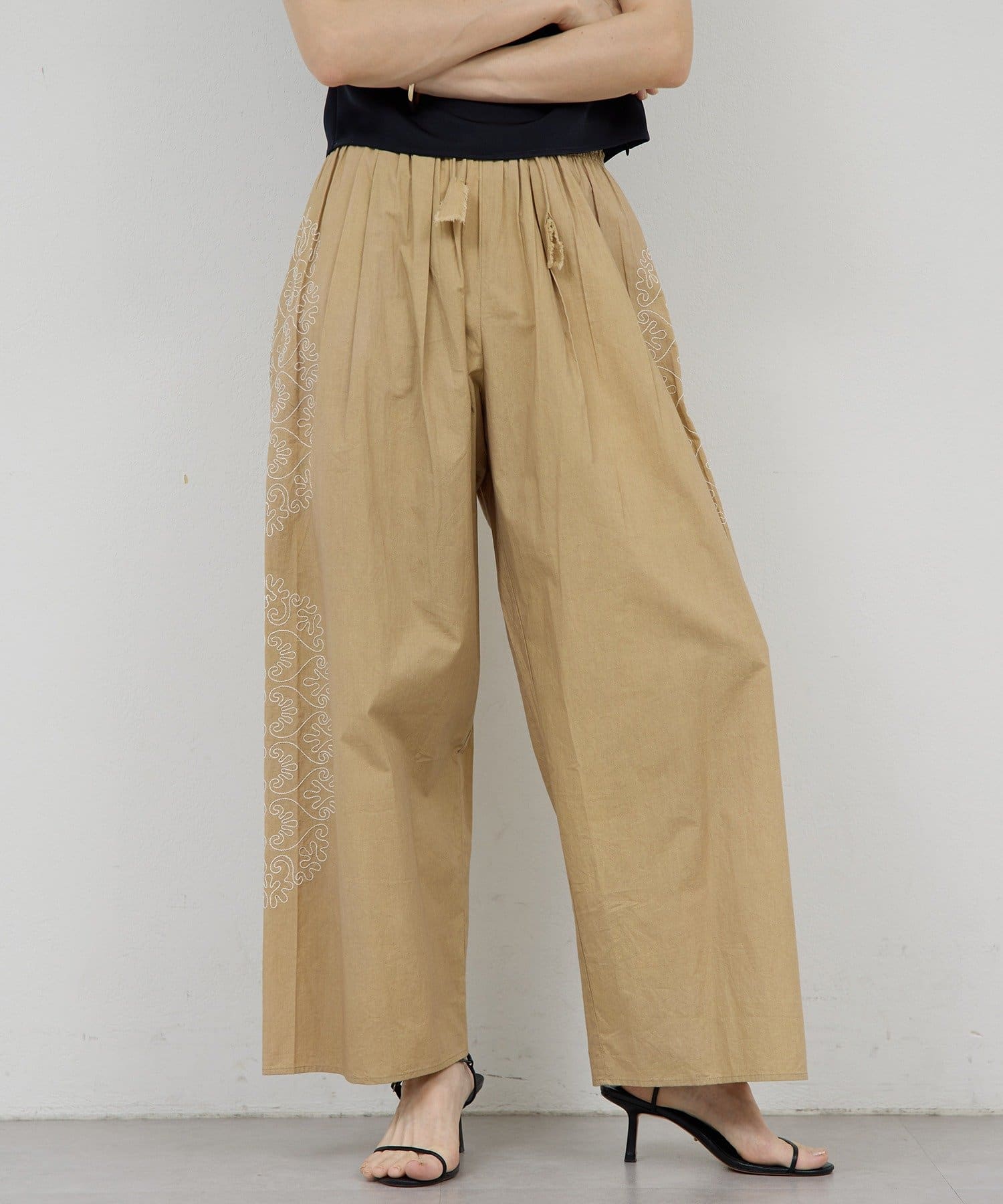 GALLARDAGALANTE(ガリャルダガランテ) 【Dhritië】サイドエンブロイダリーパンツ