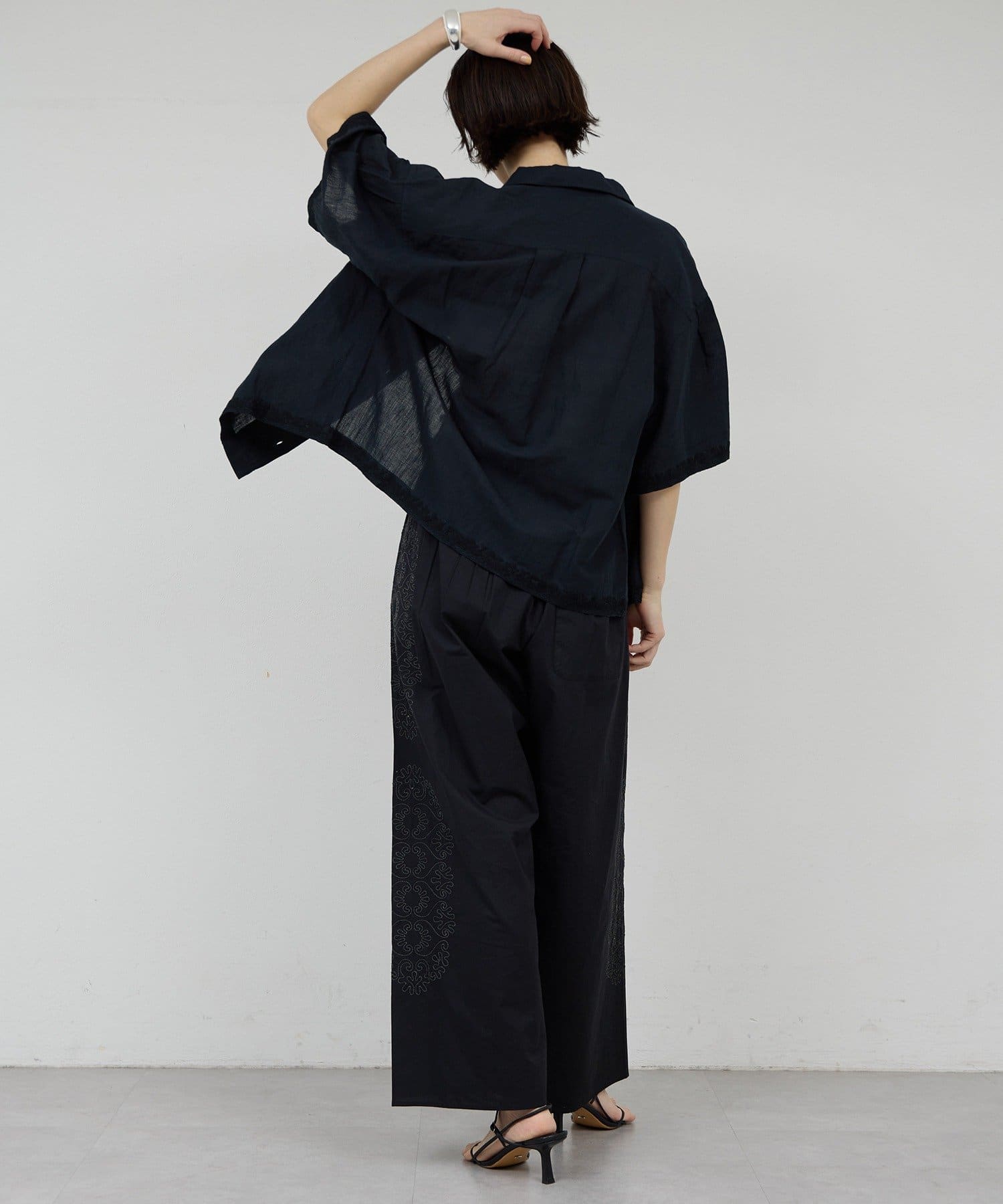 GALLARDAGALANTE(ガリャルダガランテ) 【Dhritië】ヘムエンブロイダリーシャツ