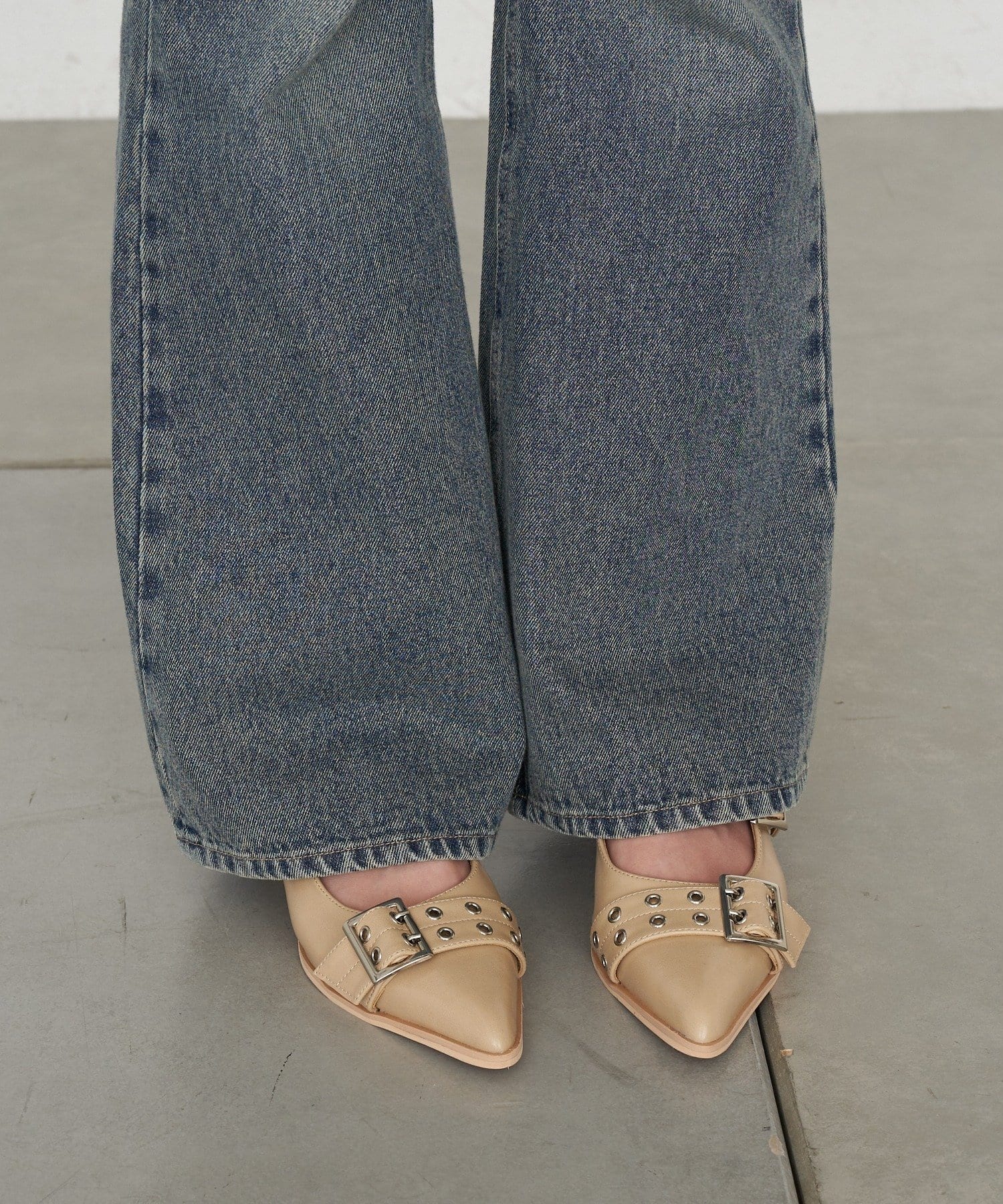 RAY CASSIN(レイカズン) ロゴ刺繍スタッズ細フレアデニムパンツ