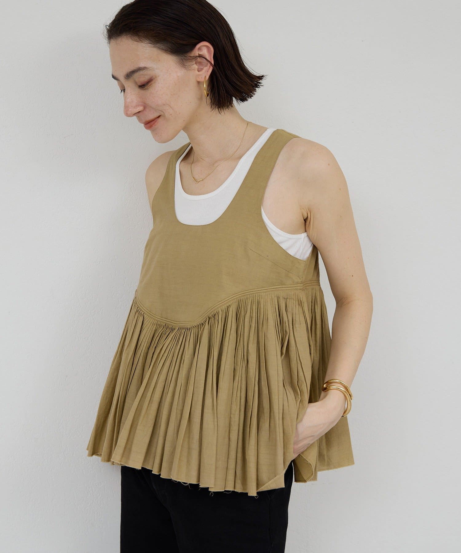 GALLARDAGALANTE(ガリャルダガランテ) 【Dhritië】ノースリーブボリュームペプラムブラウス