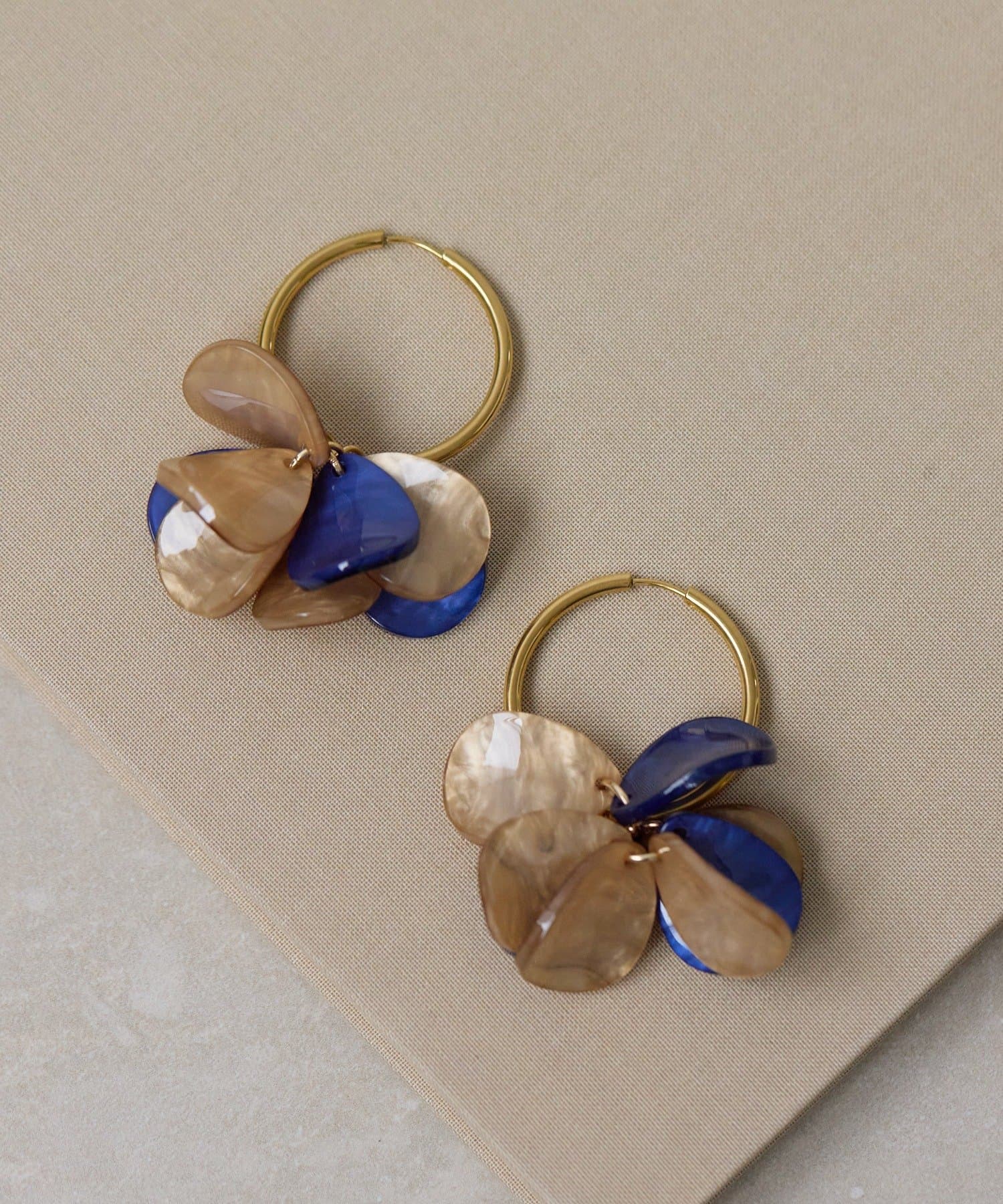 ear PAPILLONNER(イア パピヨネ) カラー樹脂ペタルピアス