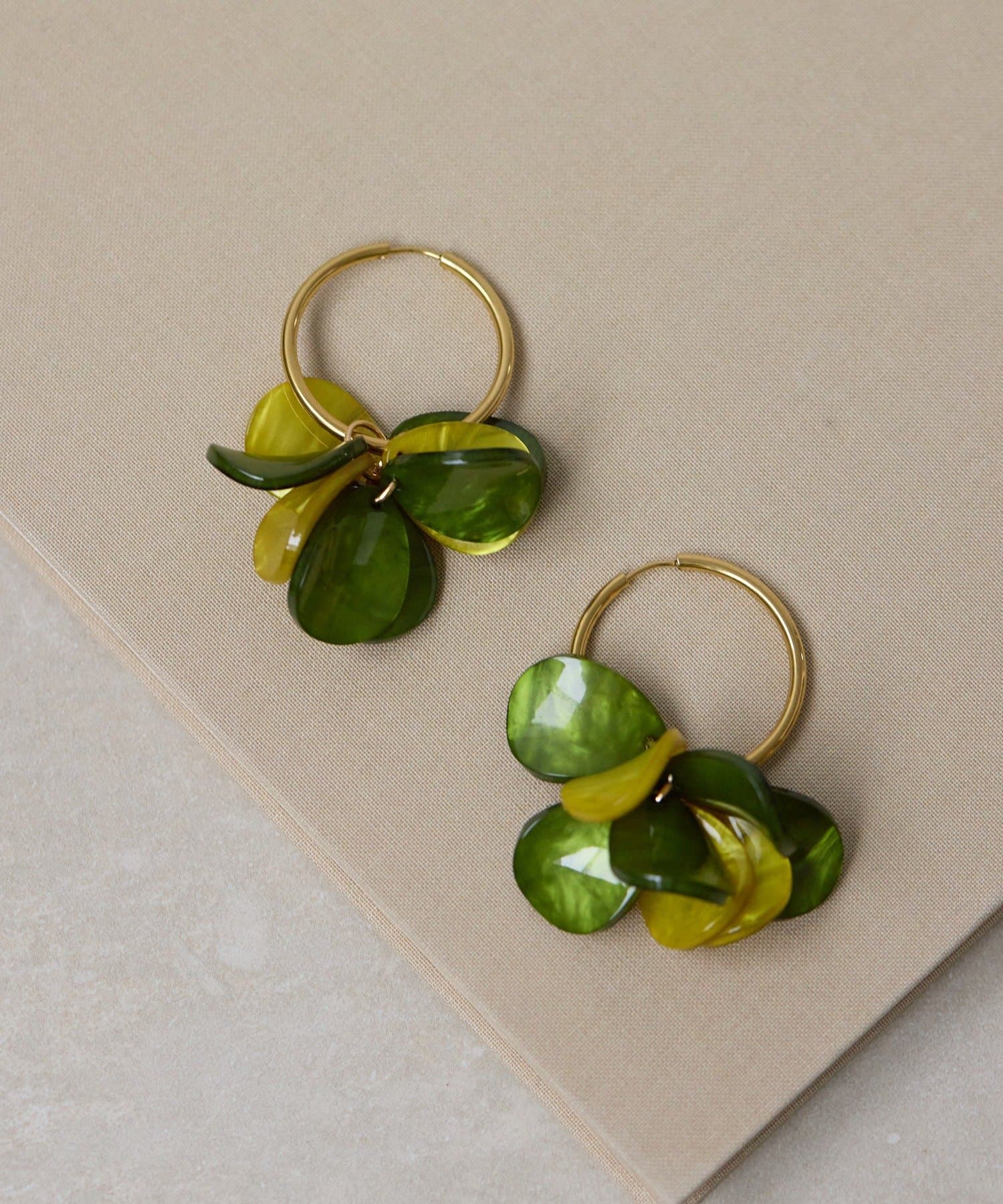 ear PAPILLONNER(イア パピヨネ) カラー樹脂ペタルピアス