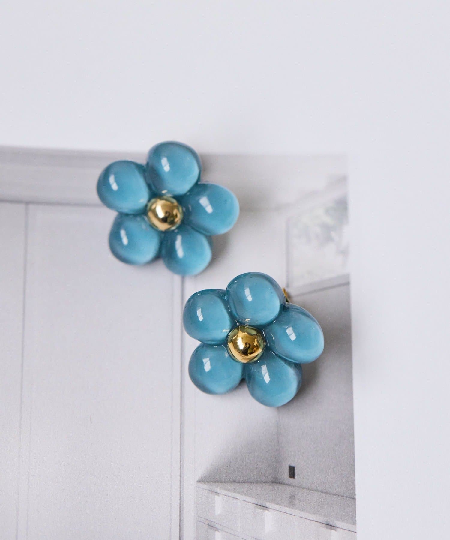 ear PAPILLONNER(イア パピヨネ) ぷっくり樹脂フラワーピアス