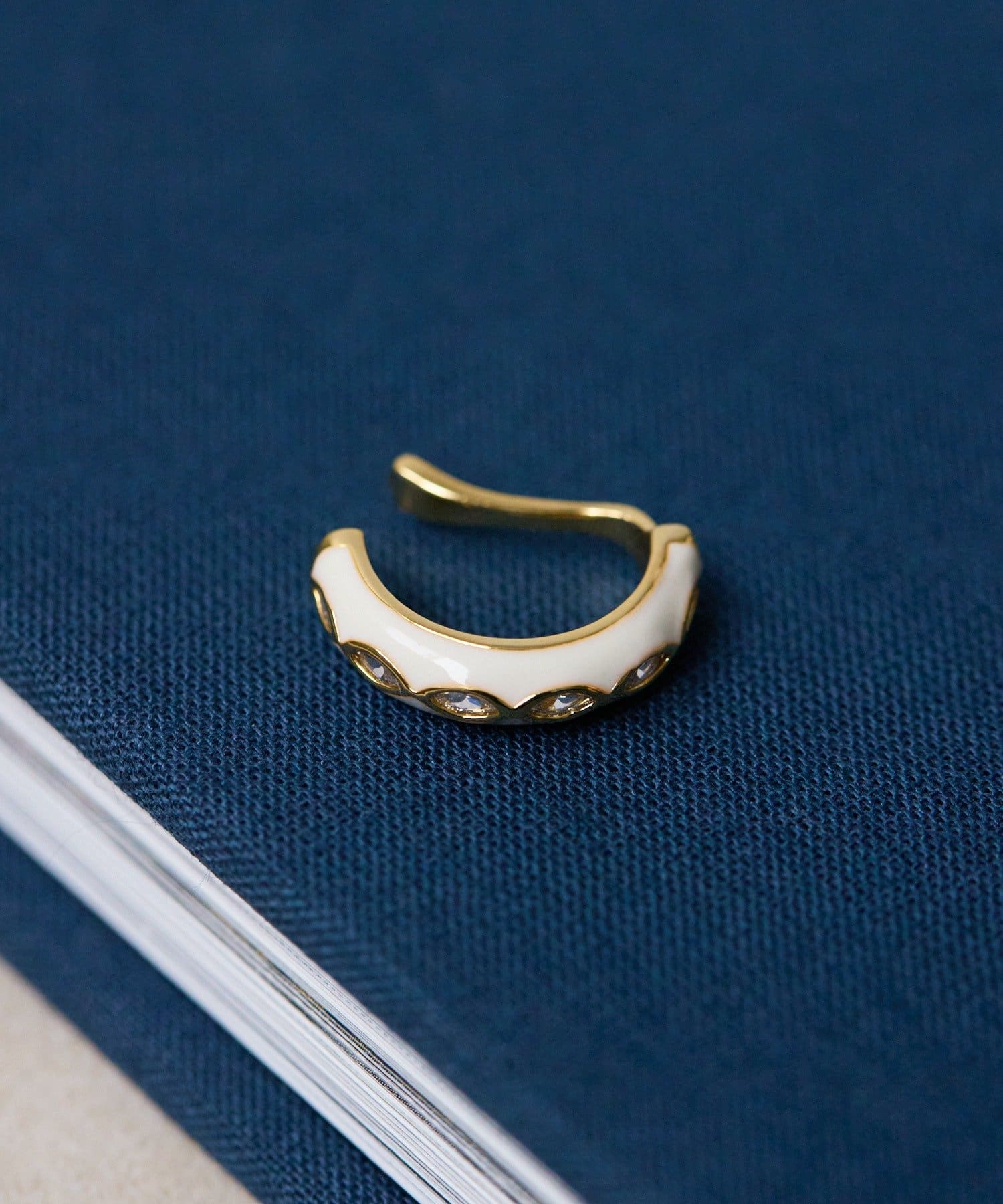 ear PAPILLONNER(イア パピヨネ) 模様入りエポイヤーカフ