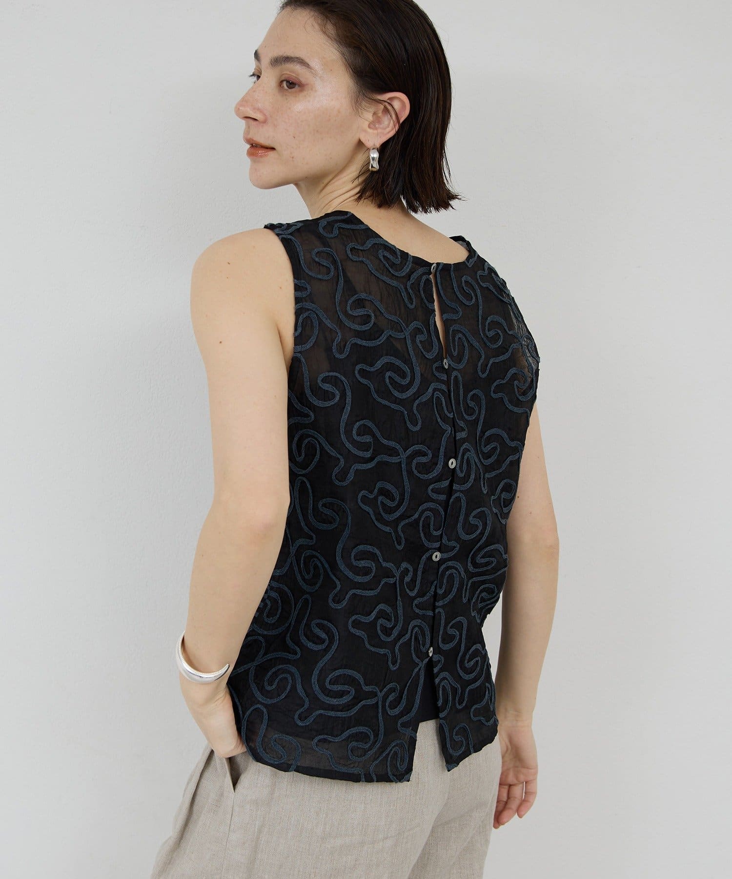 GALLARDAGALANTE(ガリャルダガランテ) 【Dhritië】コード刺繍タンクブラウス