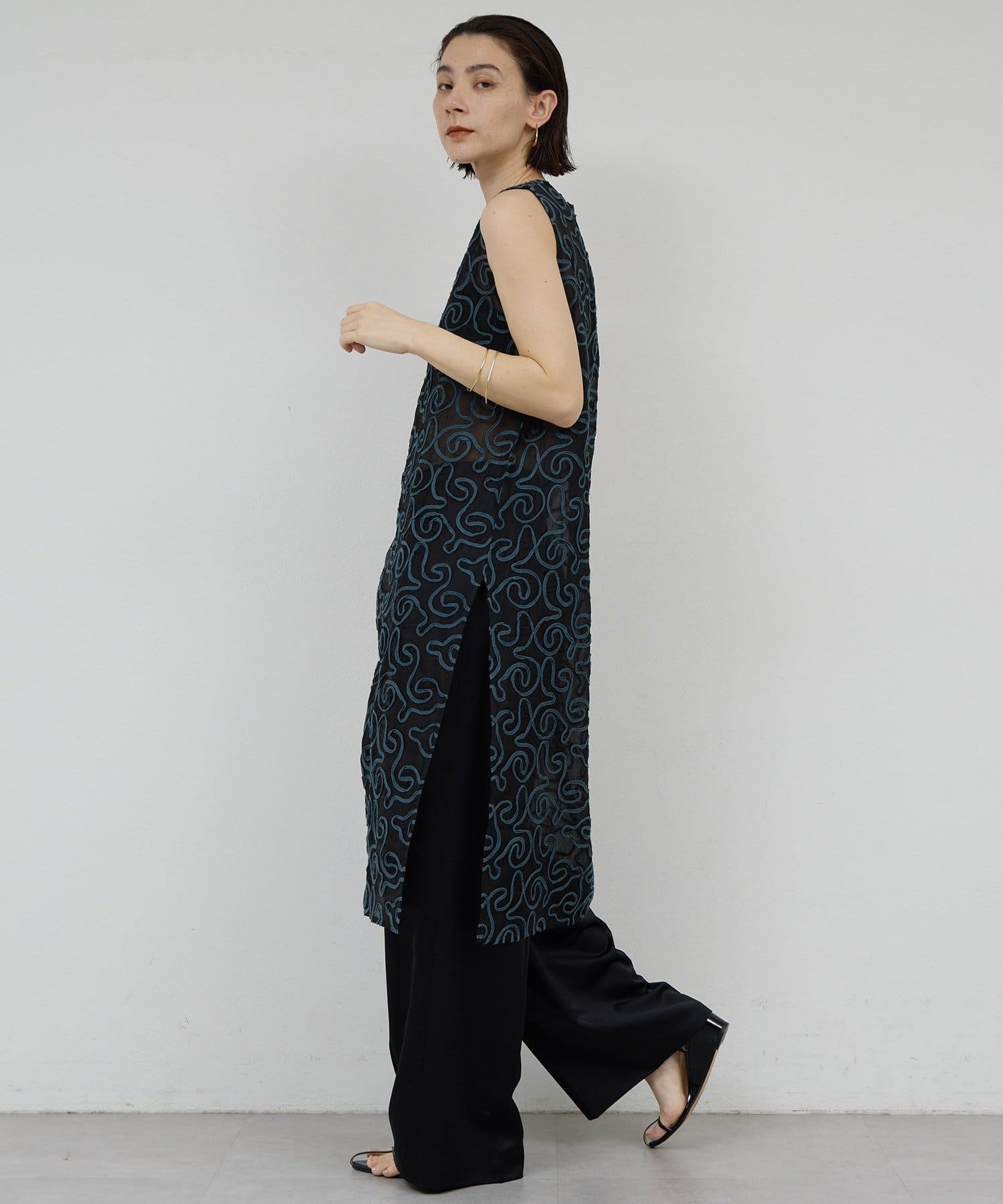 GALLARDAGALANTE(ガリャルダガランテ) 【Dhritië】コード刺繍ノースリワンピース