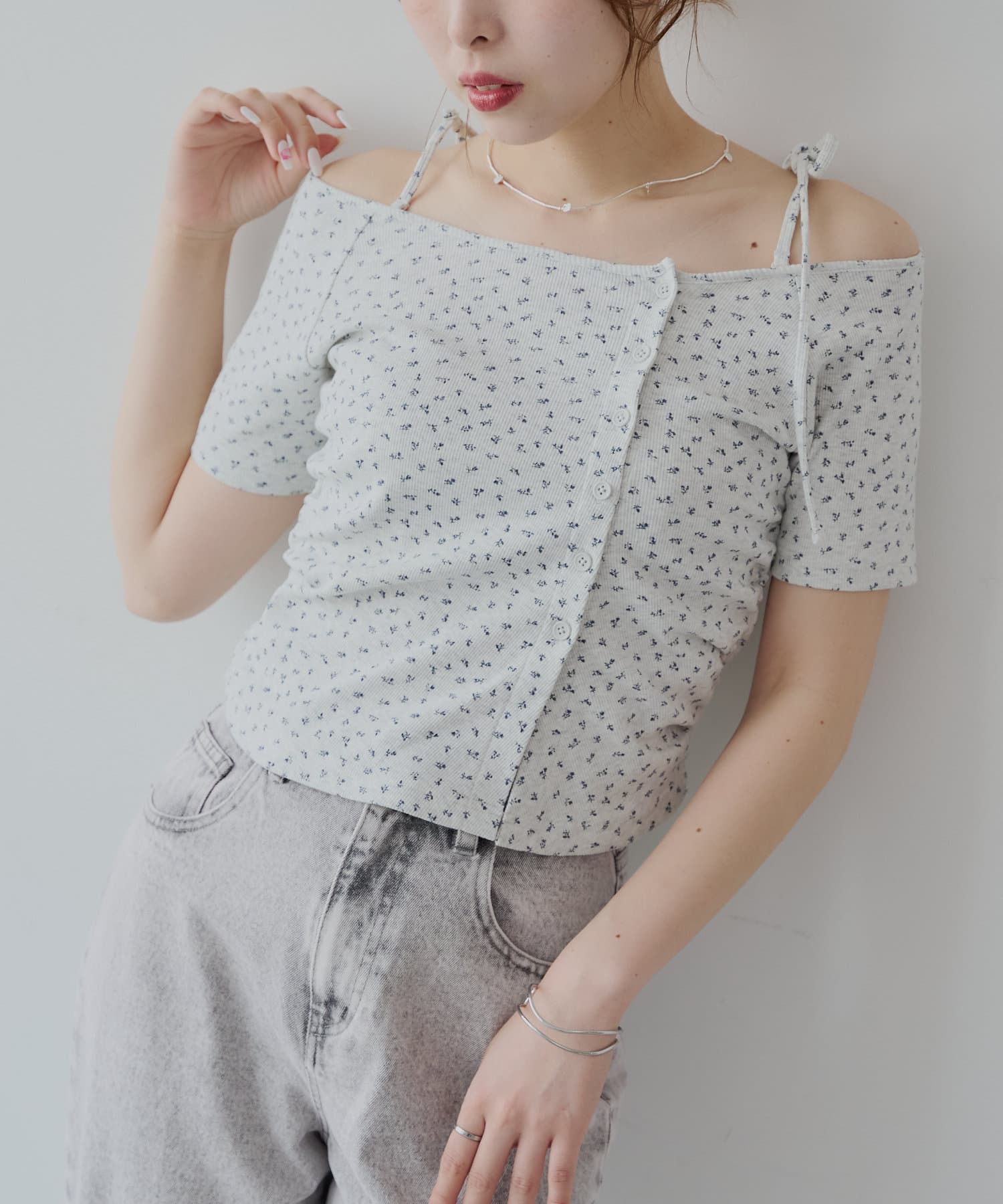 OUTLET(アウトレット) 【Chico】アシメ肩リボン小花柄テレコオフショルT