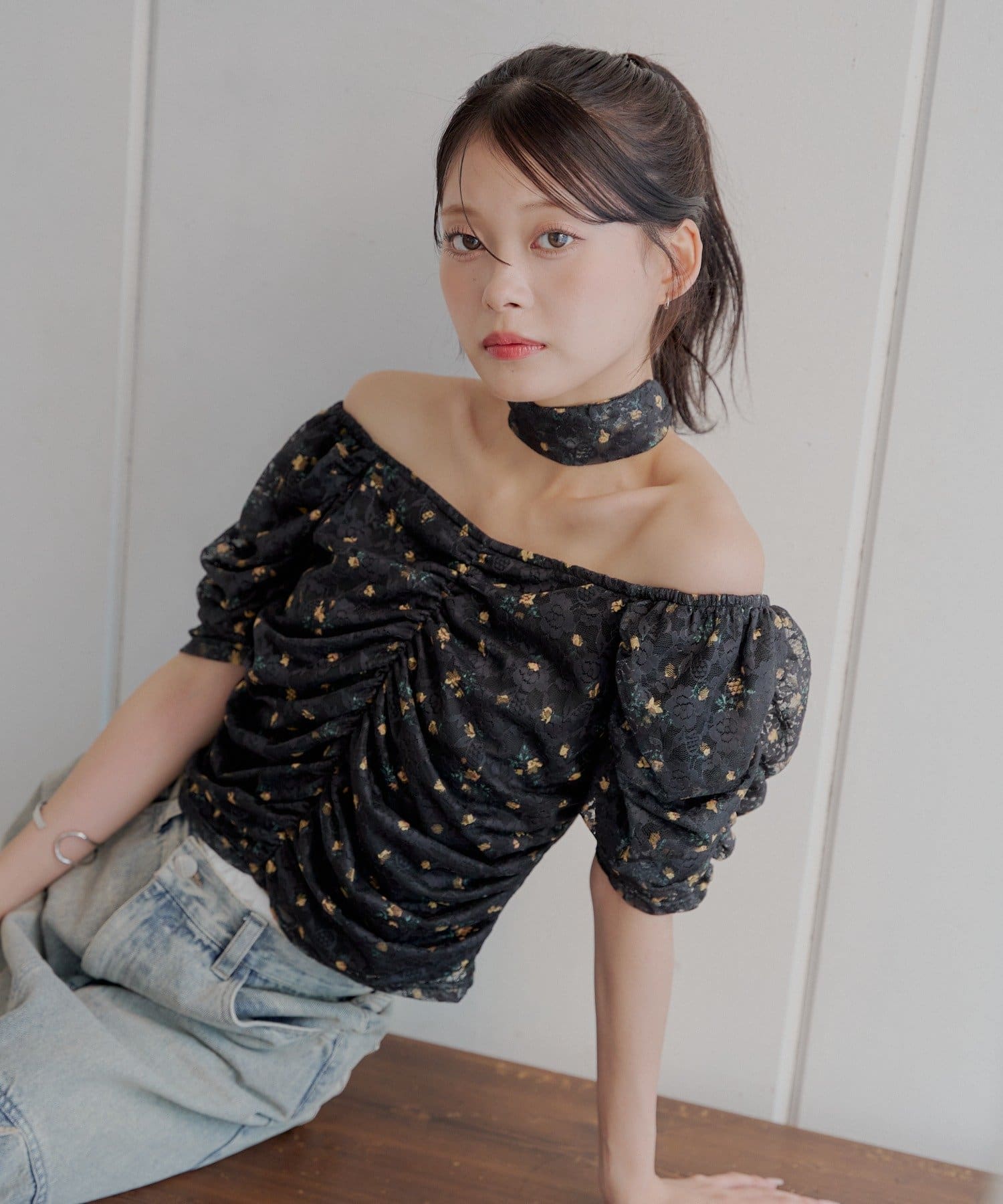 OUTLET(アウトレット) 【Chico】チョーカー付きフラワープリントギャザートップス