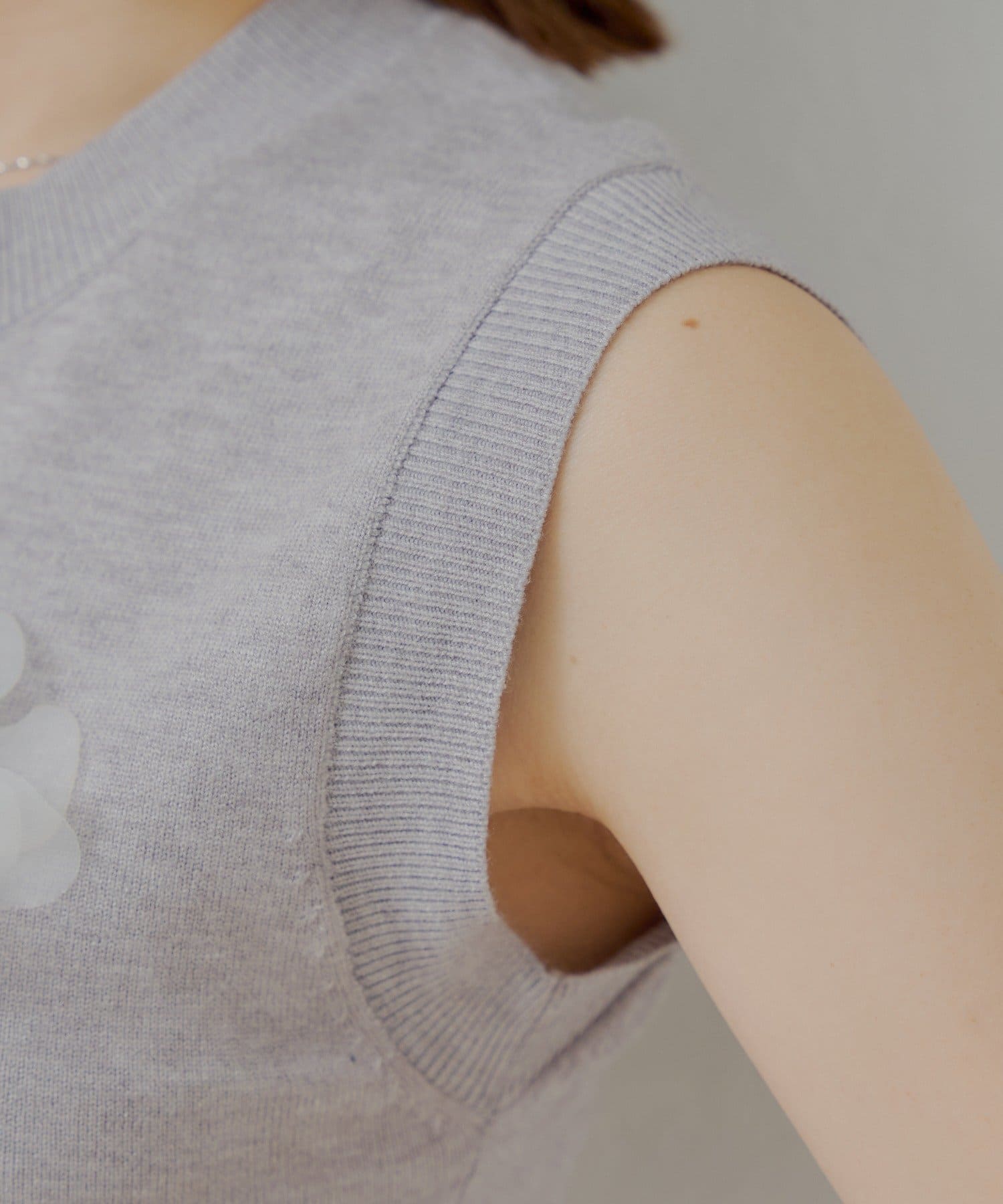 OUTLET(アウトレット) 【Chico】フラワーモチーフノースリベスト