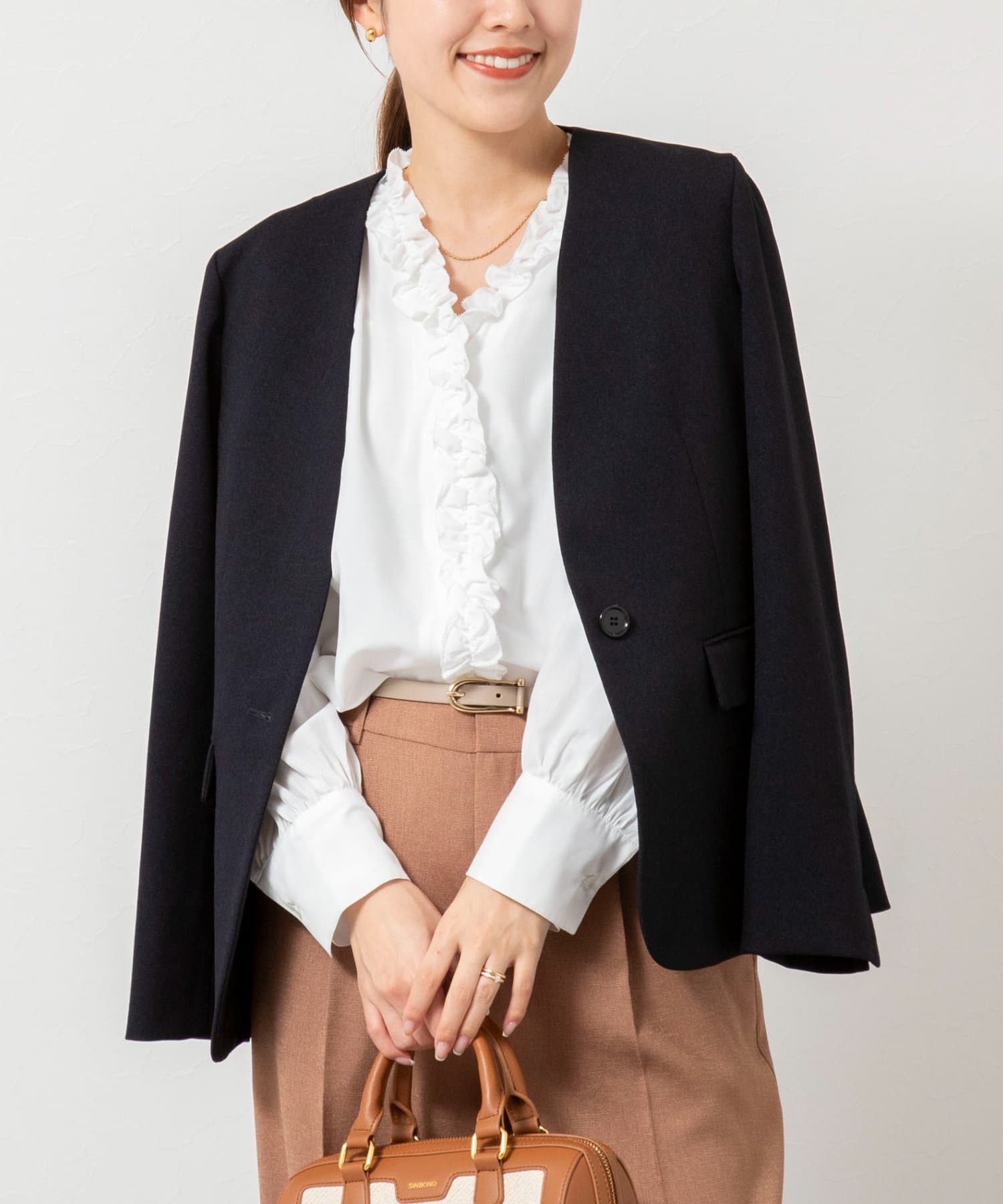 NOLLEY'S(ノーリーズ) ウォッシャブルフロントフリルVネックブラウス