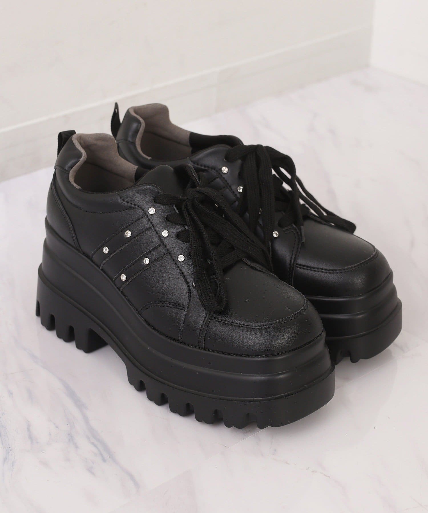 one after another NICE CLAUP(ワンアフターアナザー ナイスクラップ) ビジュー付きトリプルソールスニ