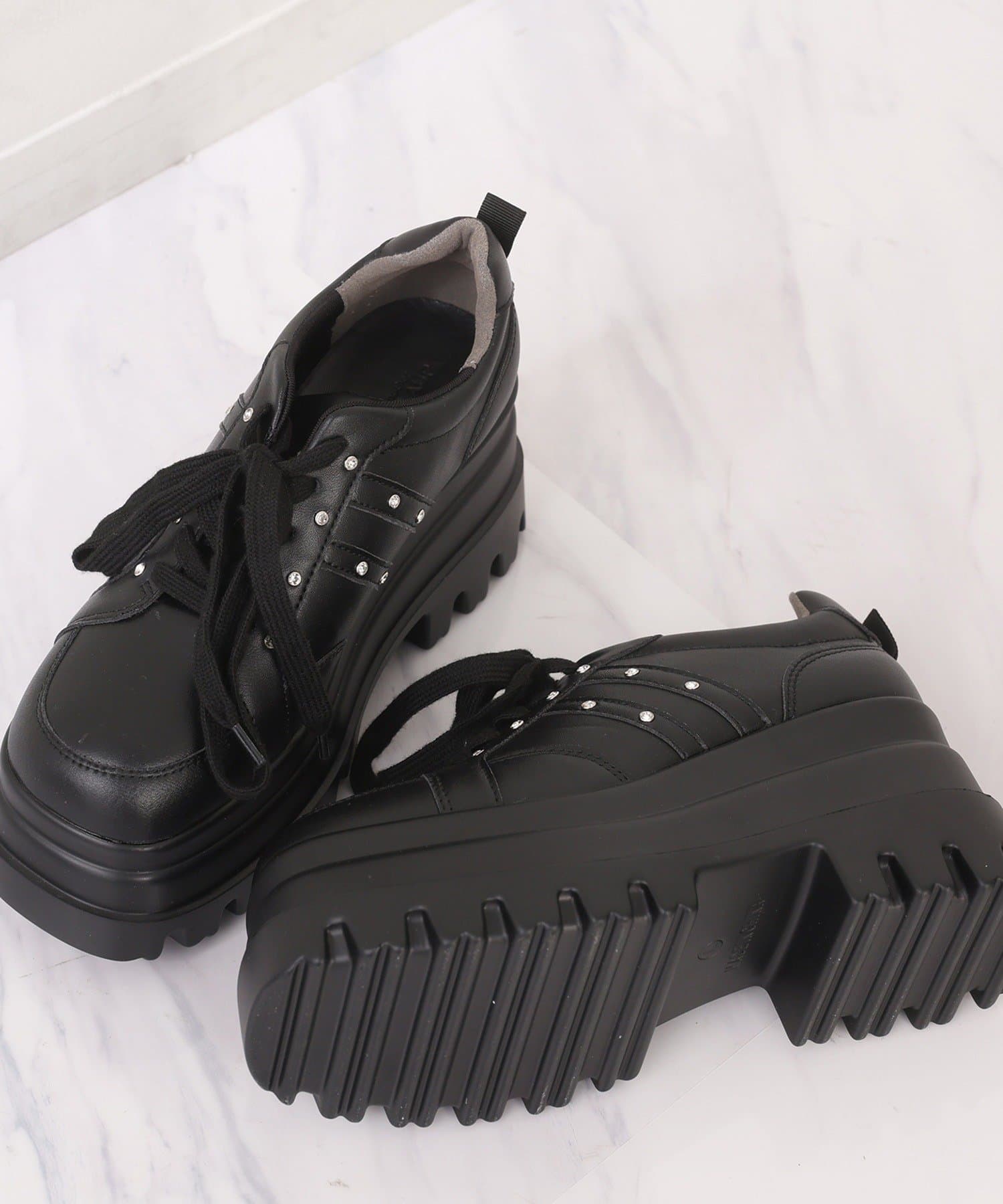 one after another NICE CLAUP(ワンアフターアナザー ナイスクラップ) ビジュー付きトリプルソールスニ