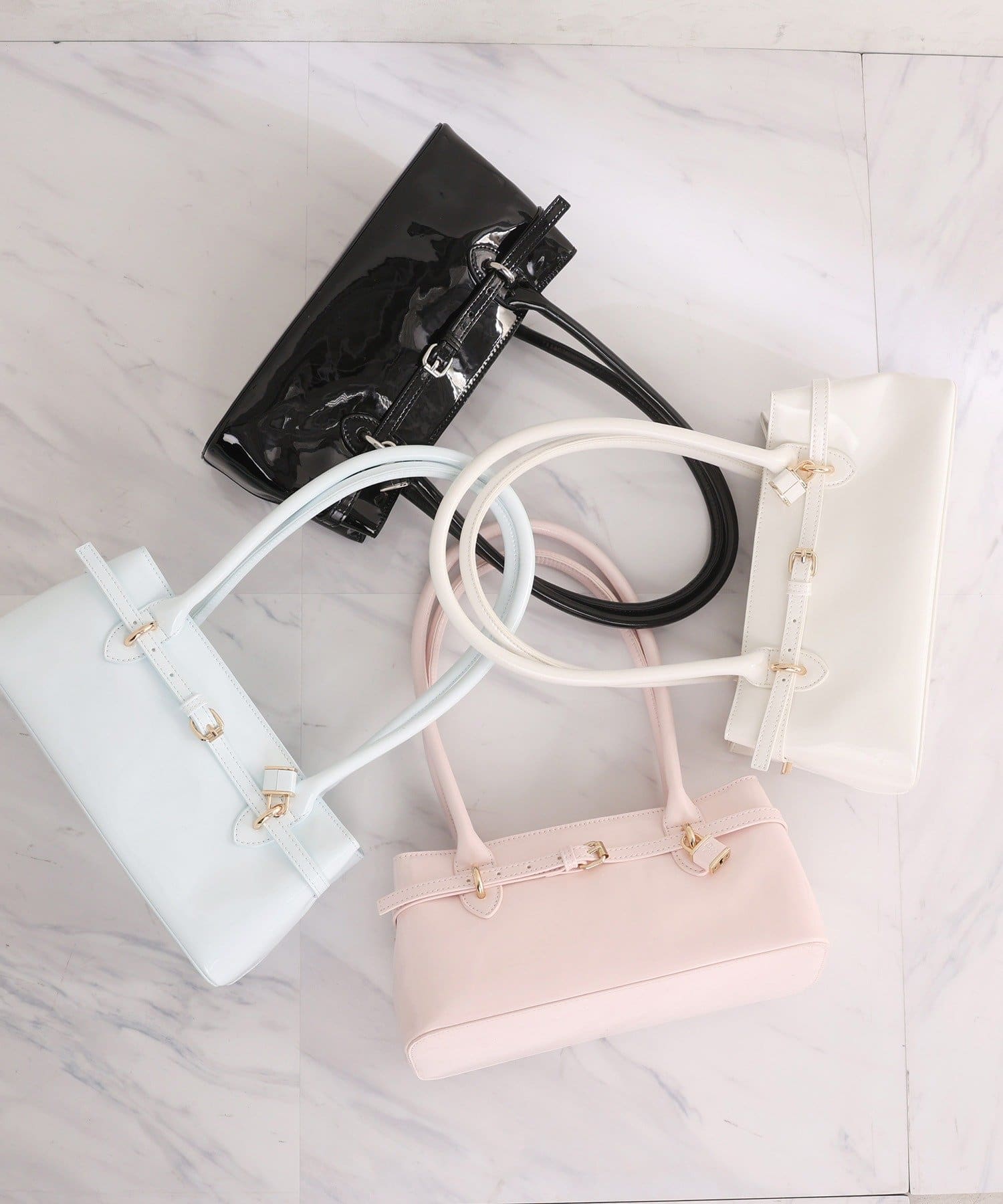 one after another NICE CLAUP(ワンアフターアナザー ナイスクラップ) ベルト付きエナメルバッグ