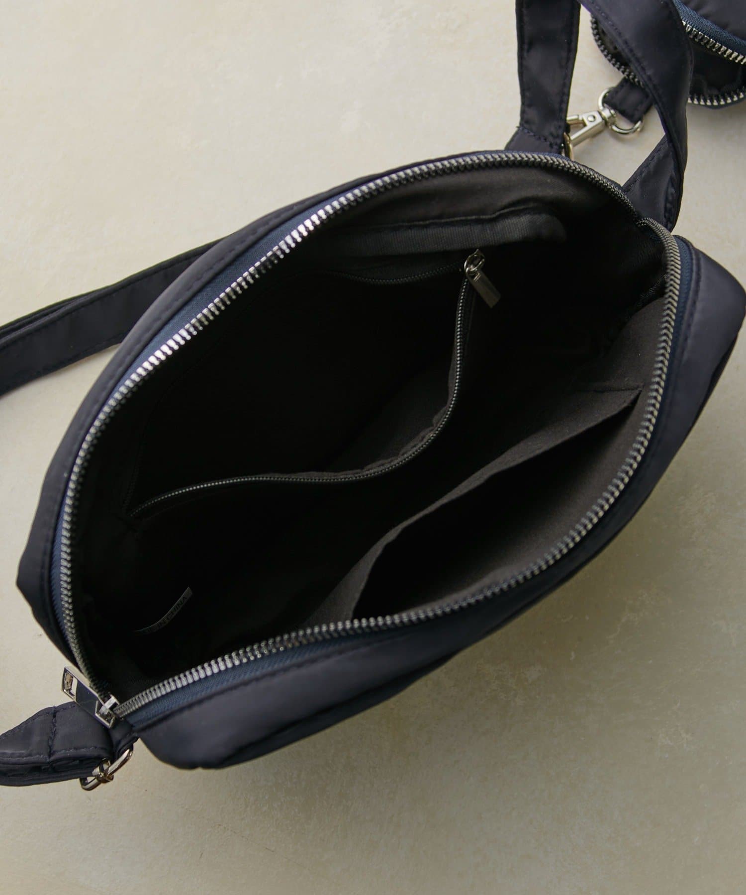 Lattice(ラティス) ポーチ付きナイロンショルダーバッグ