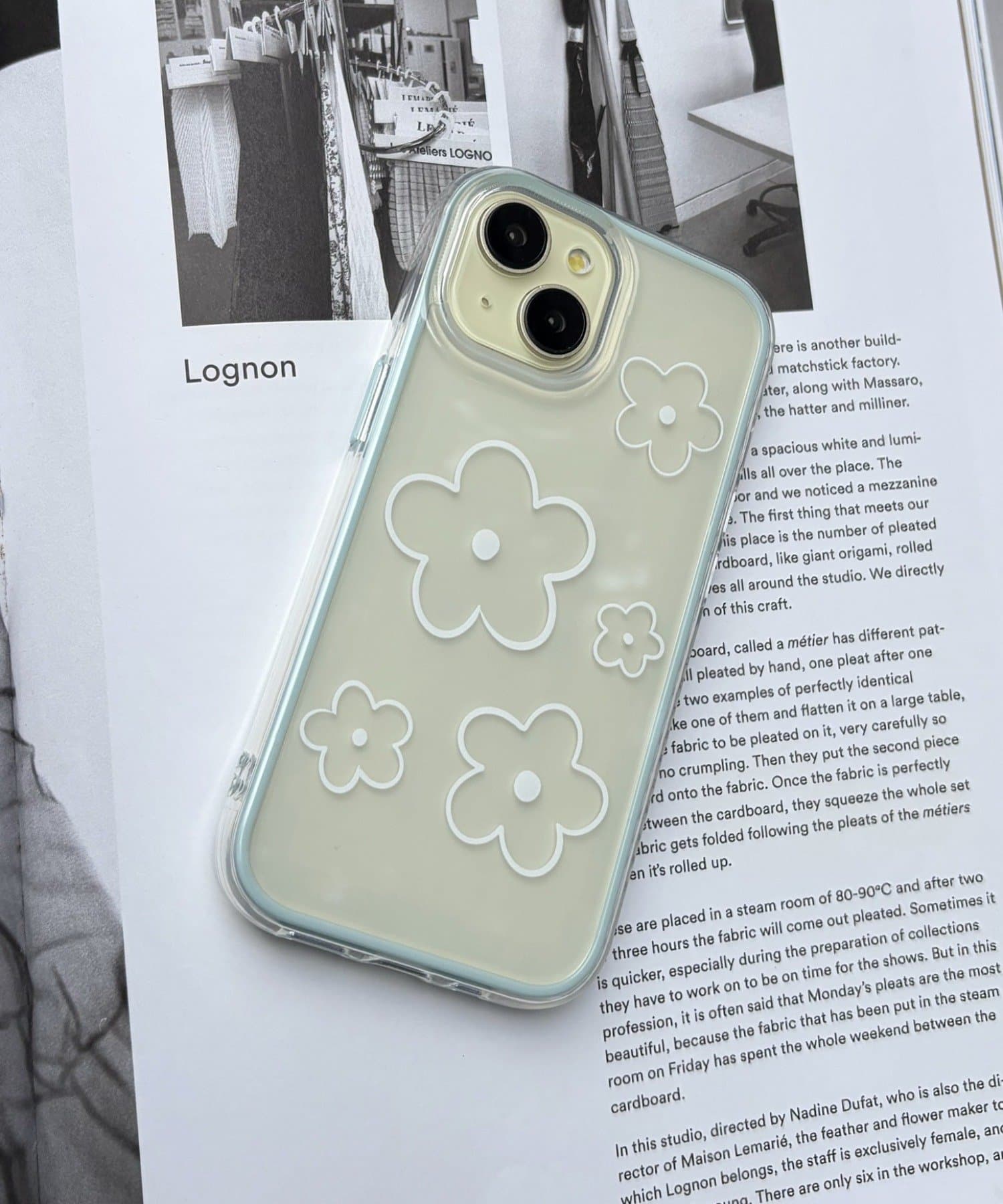 Lattice(ラティス) フラワープリントスマホケース(iPhone15)