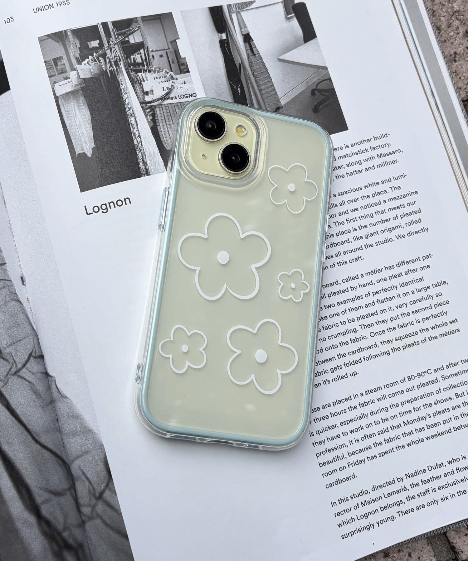 Lattice(ラティス) フラワープリントスマホケース(iPhone15)