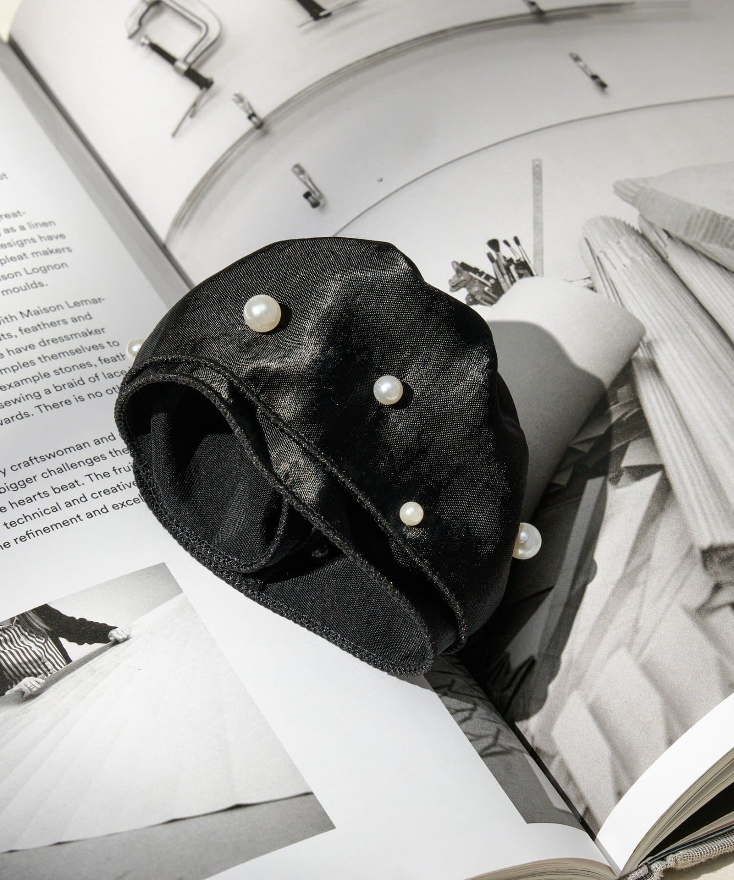 Lattice(ラティス) パール付きサテンロールカフ