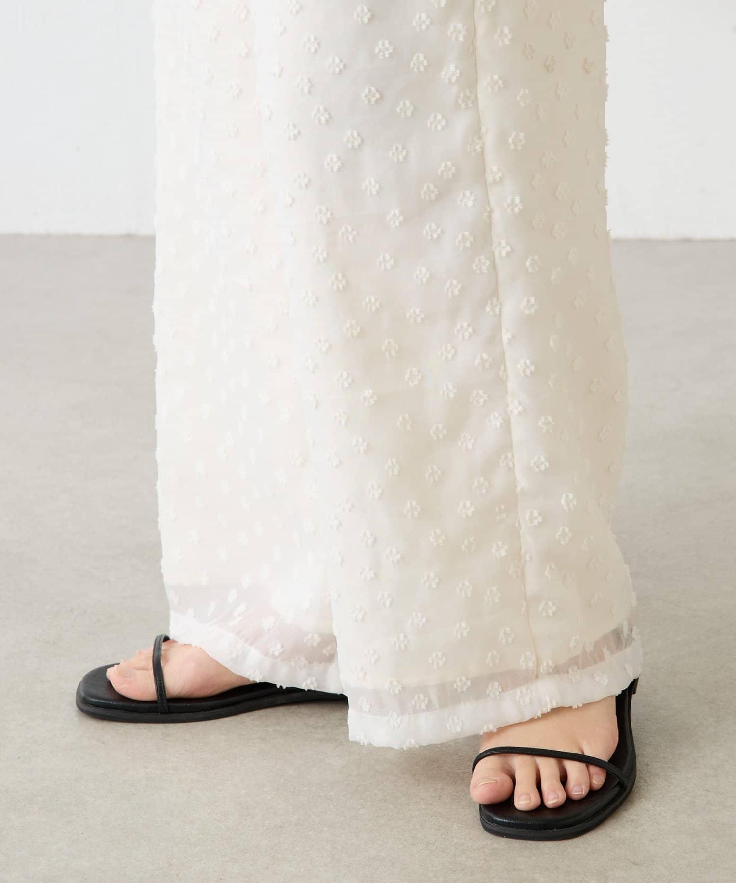 COLLAGE GALLARDAGALANTE(コラージュ ガリャルダガランテ) 【着映えデザイン】立体フラワーシアーワイドパンツ