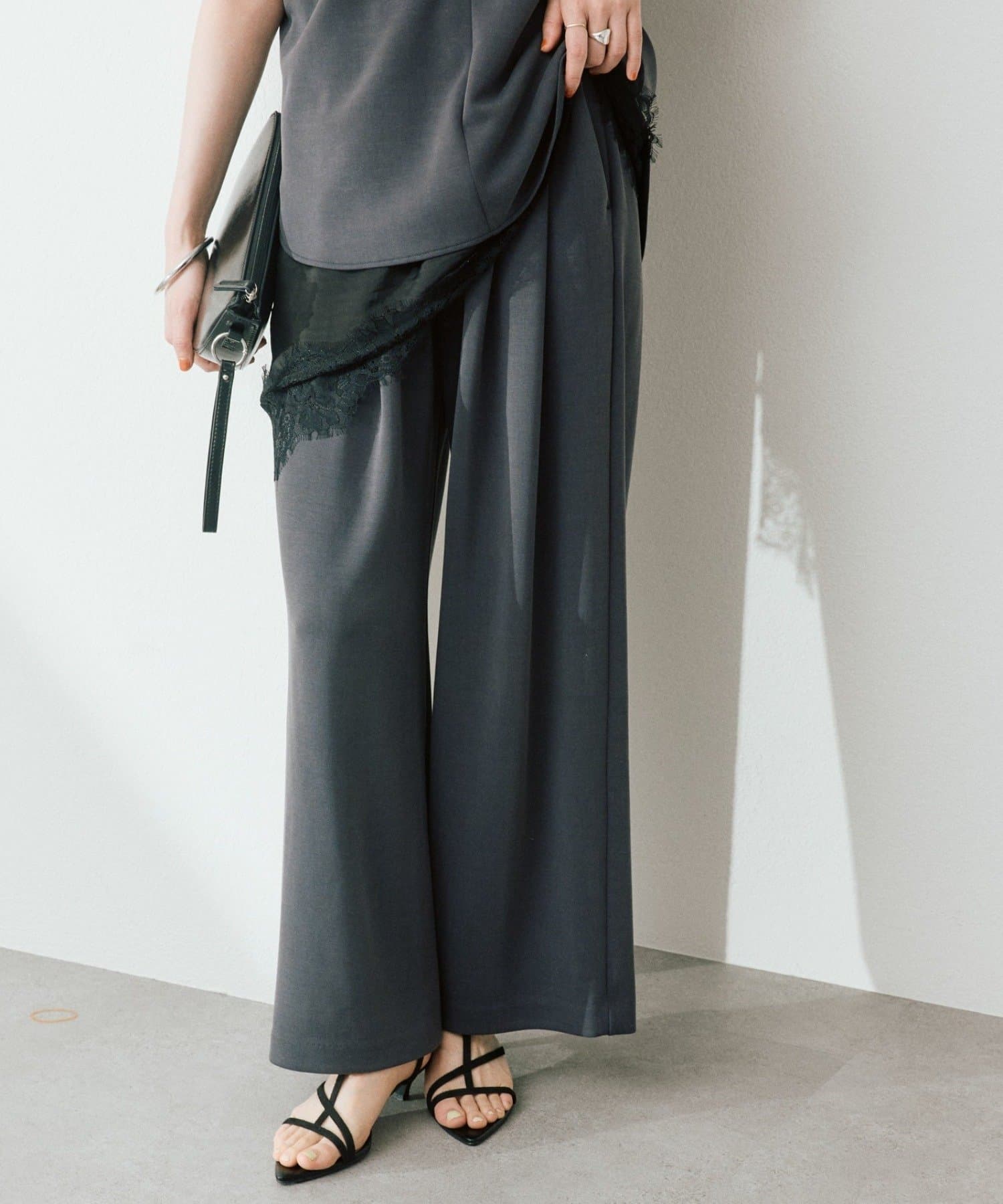 RIVE DROITE(リヴドロワ) 予約【セットアップ着用可能/接触冷感機能付き】ドレーピーカットスラックス/5月上旬お届け予定