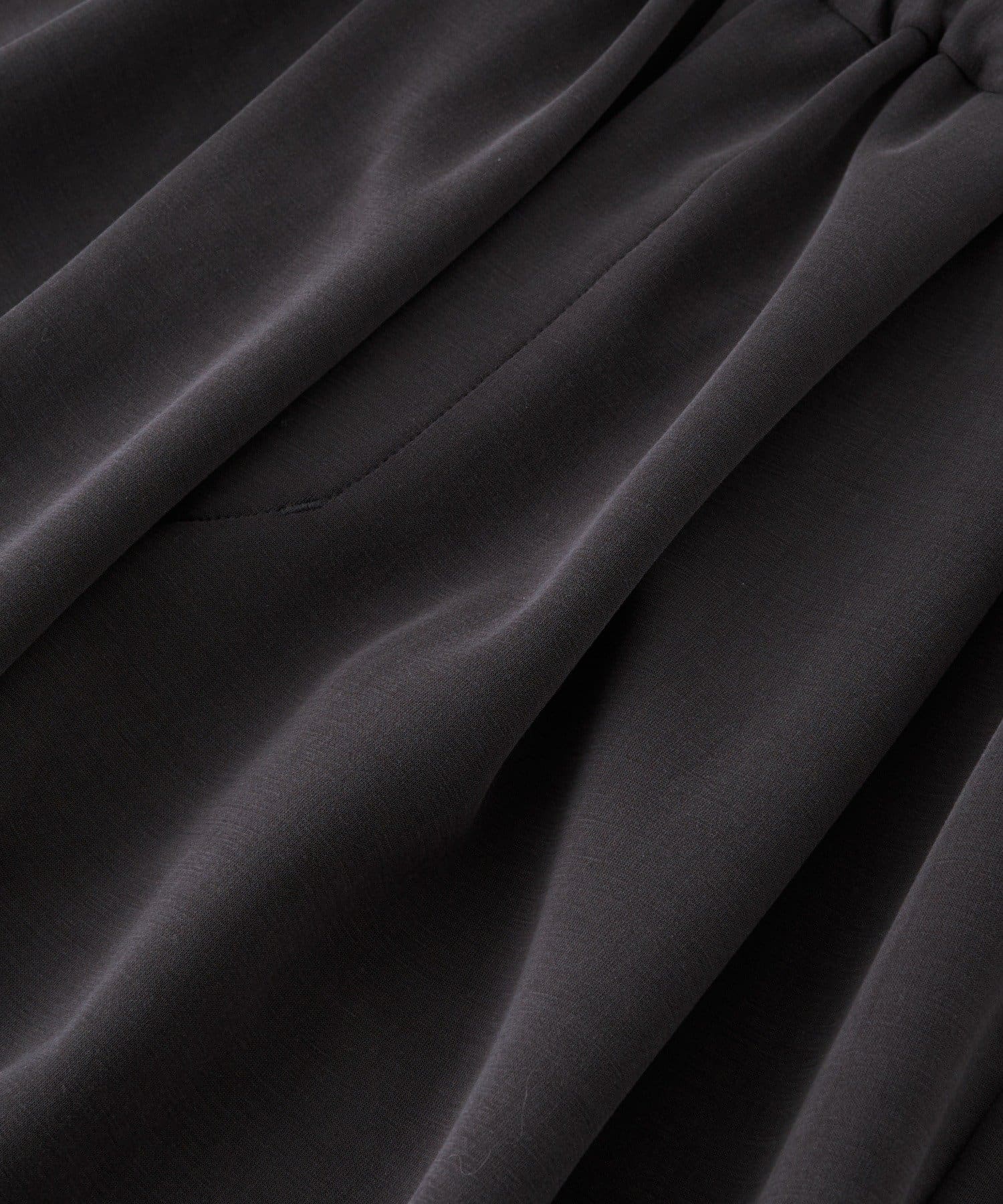 RIVE DROITE(リヴドロワ) 【セットアップ着用可能/接触冷感機能付き】ドレーピーカットスラックス