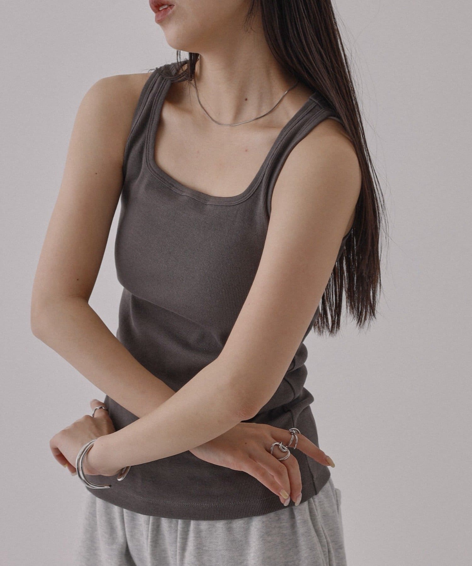 COLONY 2139(コロニー トゥーワンスリーナイン) 多機能テレコスクエアネックタンクトップ