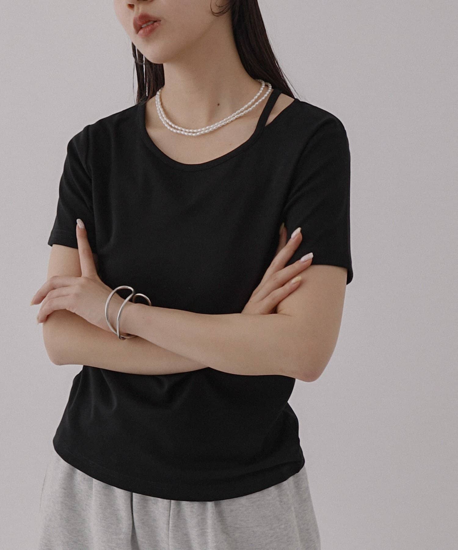 COLONY 2139(コロニー トゥーワンスリーナイン) ネックスリットスムースTシャツ