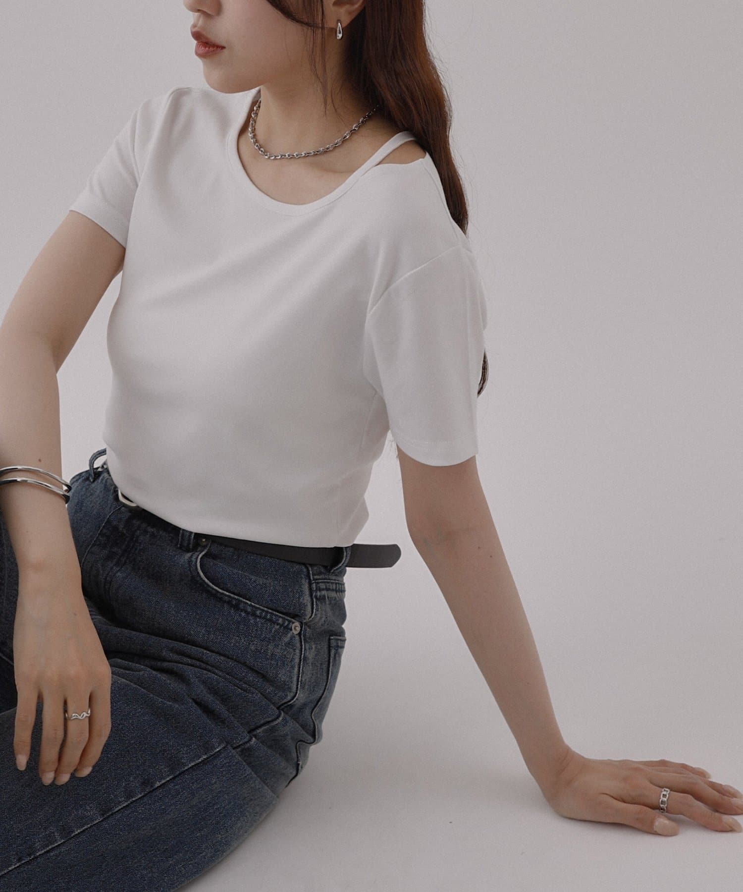 COLONY 2139(コロニー トゥーワンスリーナイン) ネックスリットスムースTシャツ