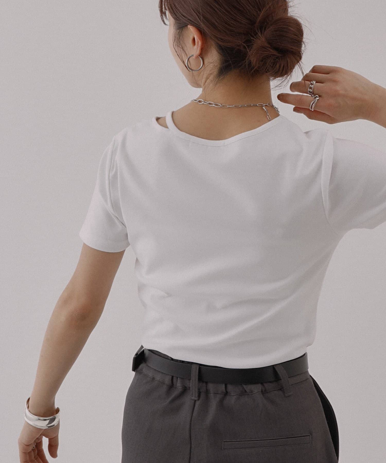 COLONY 2139(コロニー トゥーワンスリーナイン) ネックスリットスムースTシャツ