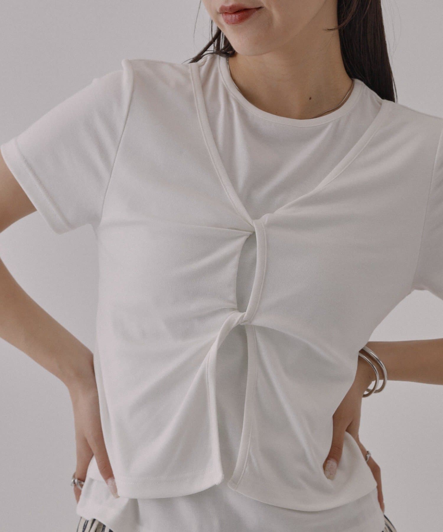 COLONY 2139(コロニー トゥーワンスリーナイン) ツイストTシャツ