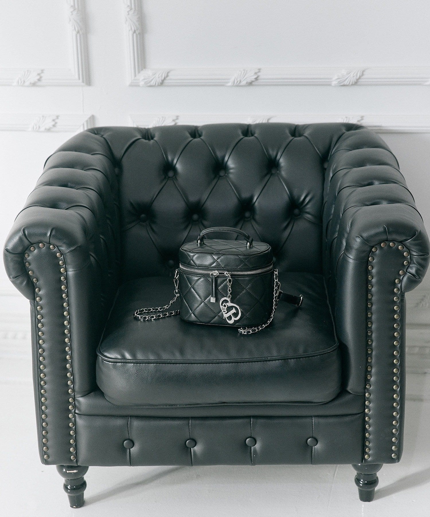 Belle Charme(ベルシャルム) Glitter Logo Quilted Vanity