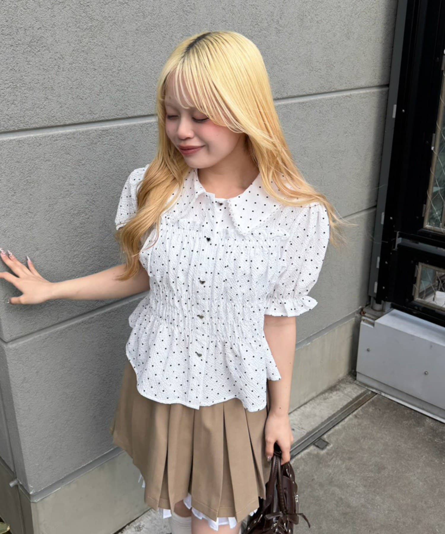 NICE CLAUP / OLIVE des OLIVE OUTLET(ナイスクラップ  / オリーブ デ オリーブ アウトレット) 【continuer】シャーリングペプラム半袖ブラウス