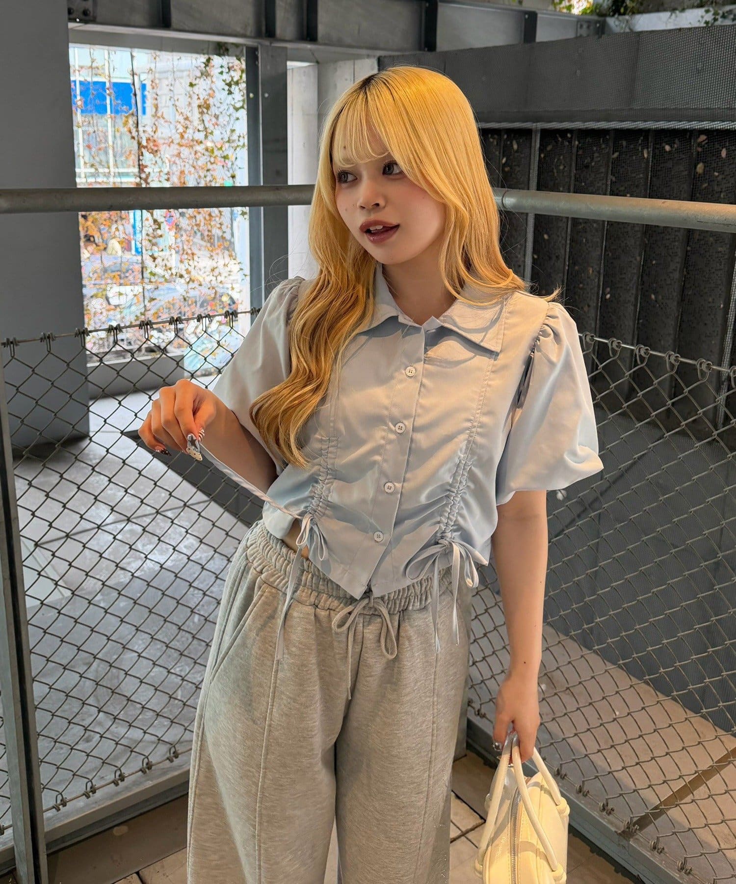 NICE CLAUP / OLIVE des OLIVE OUTLET(ナイスクラップ  / オリーブ デ オリーブ アウトレット) 【continuer】バルーン袖ドロスト短丈ブラウス