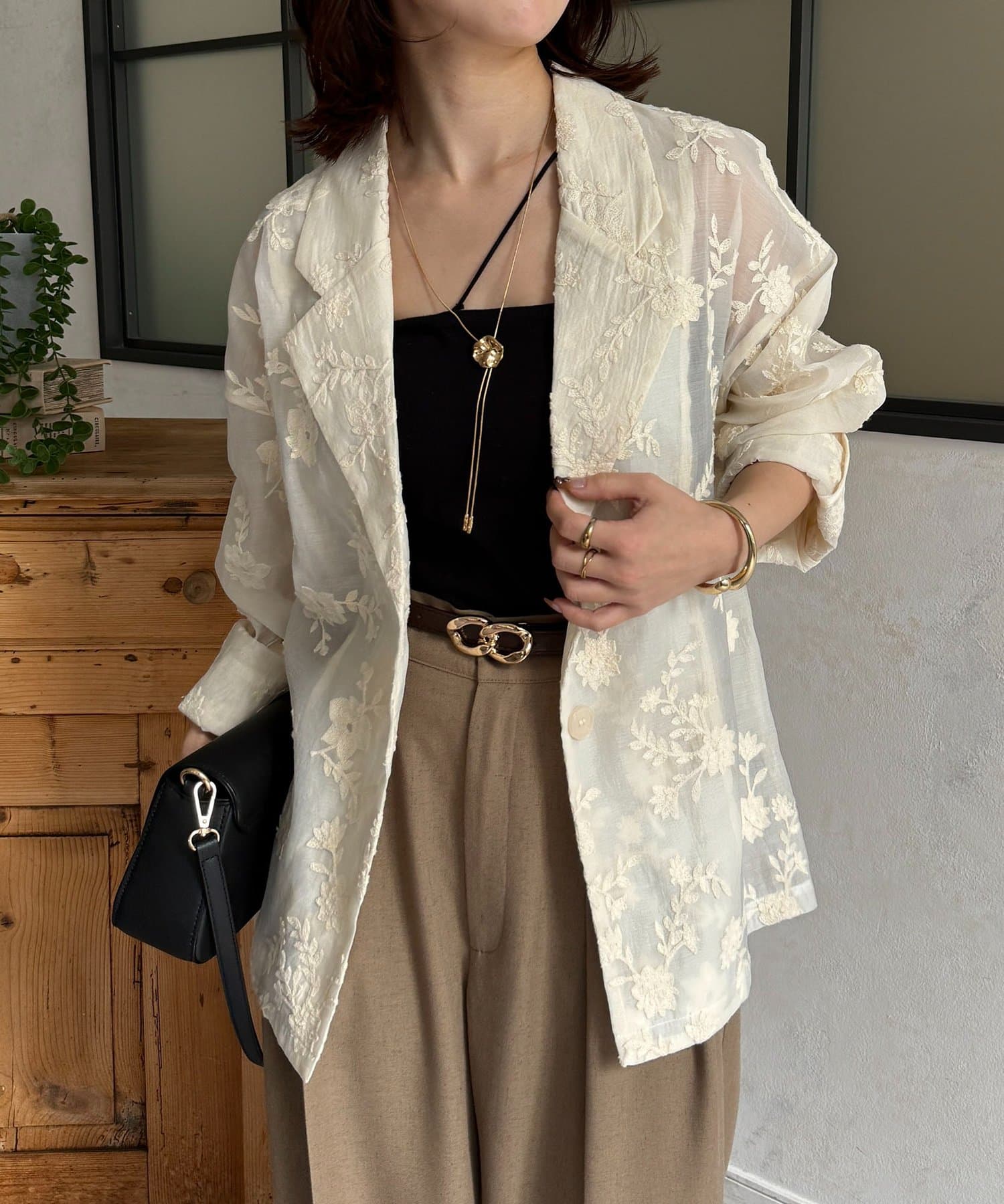 Thevon.(ゼヴォン) 花柄シアーテーラードジャケット