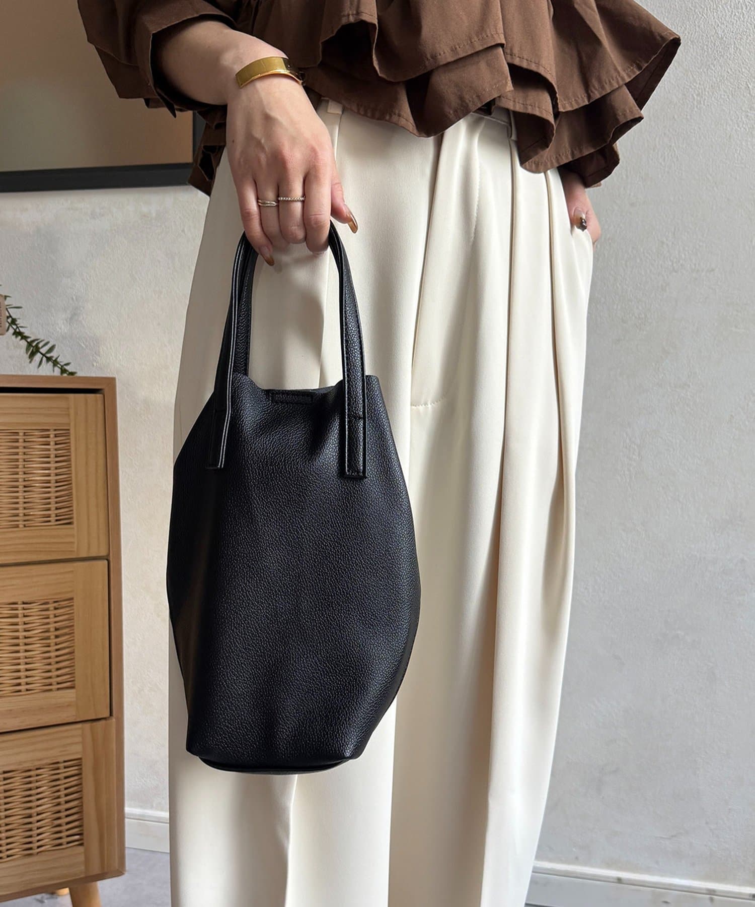 Thevon.(ゼヴォン) シンセティックレザーミニバッグ