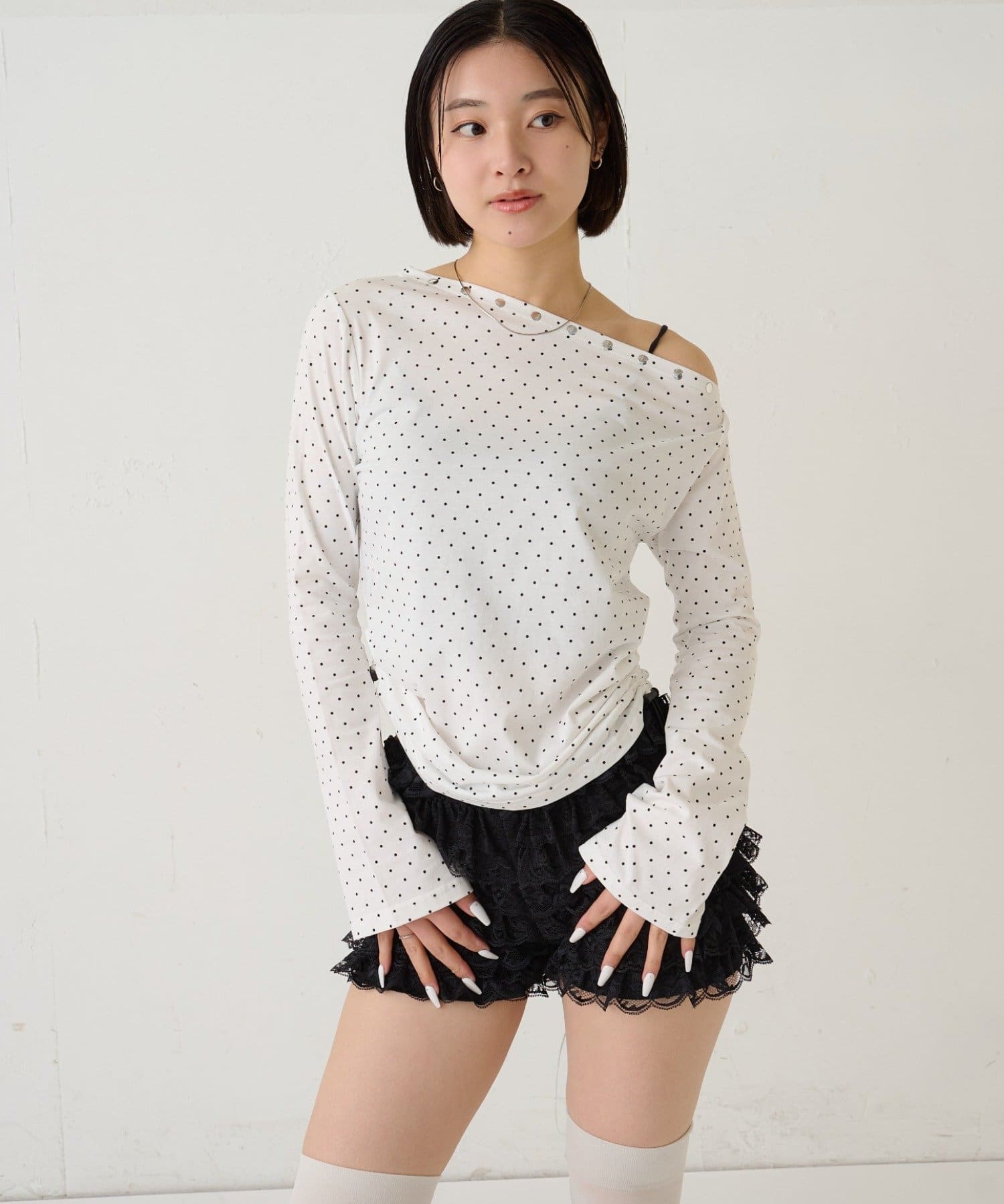 WHO’S WHO gallery(フーズフーギャラリー) スタッズオフショルL/Sトップス(ドット/ボーダー)