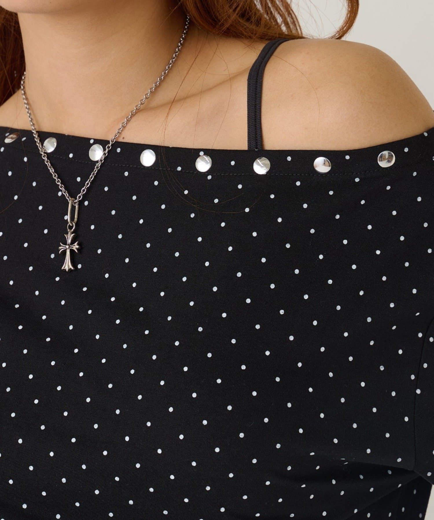 WHO’S WHO gallery(フーズフーギャラリー) スタッズオフショルL/Sトップス(ドット/ボーダー)