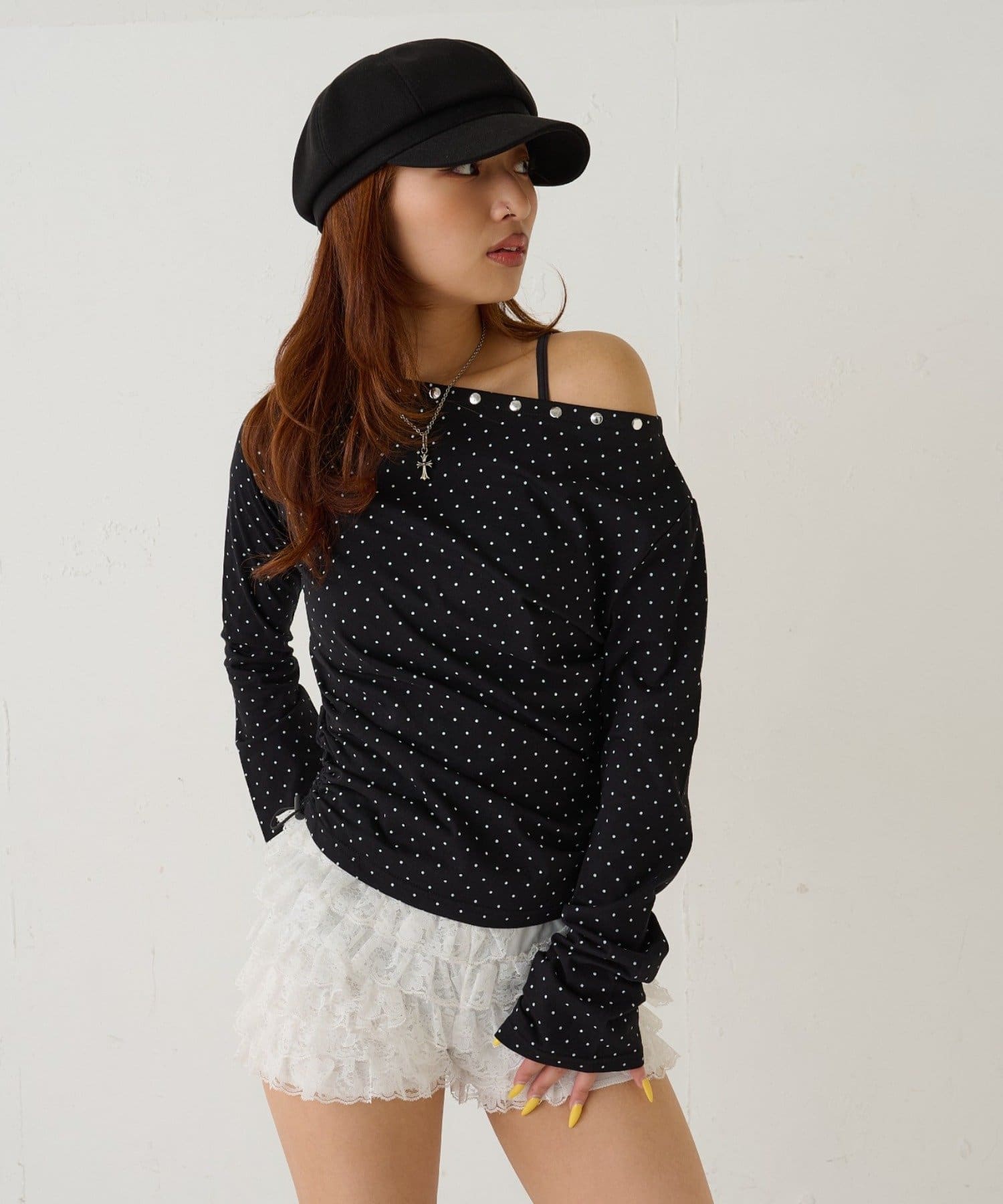 WHO’S WHO gallery(フーズフーギャラリー) スタッズオフショルL/Sトップス(ドット/ボーダー)