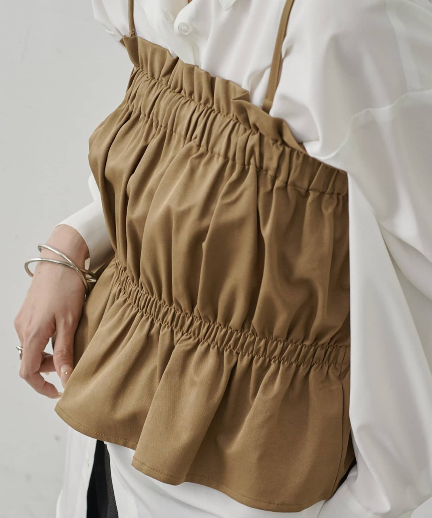 COLONY 2139(コロニー トゥーワンスリーナイン) 【セットアップ対応】ナチュラルストレッチキャミブラウス