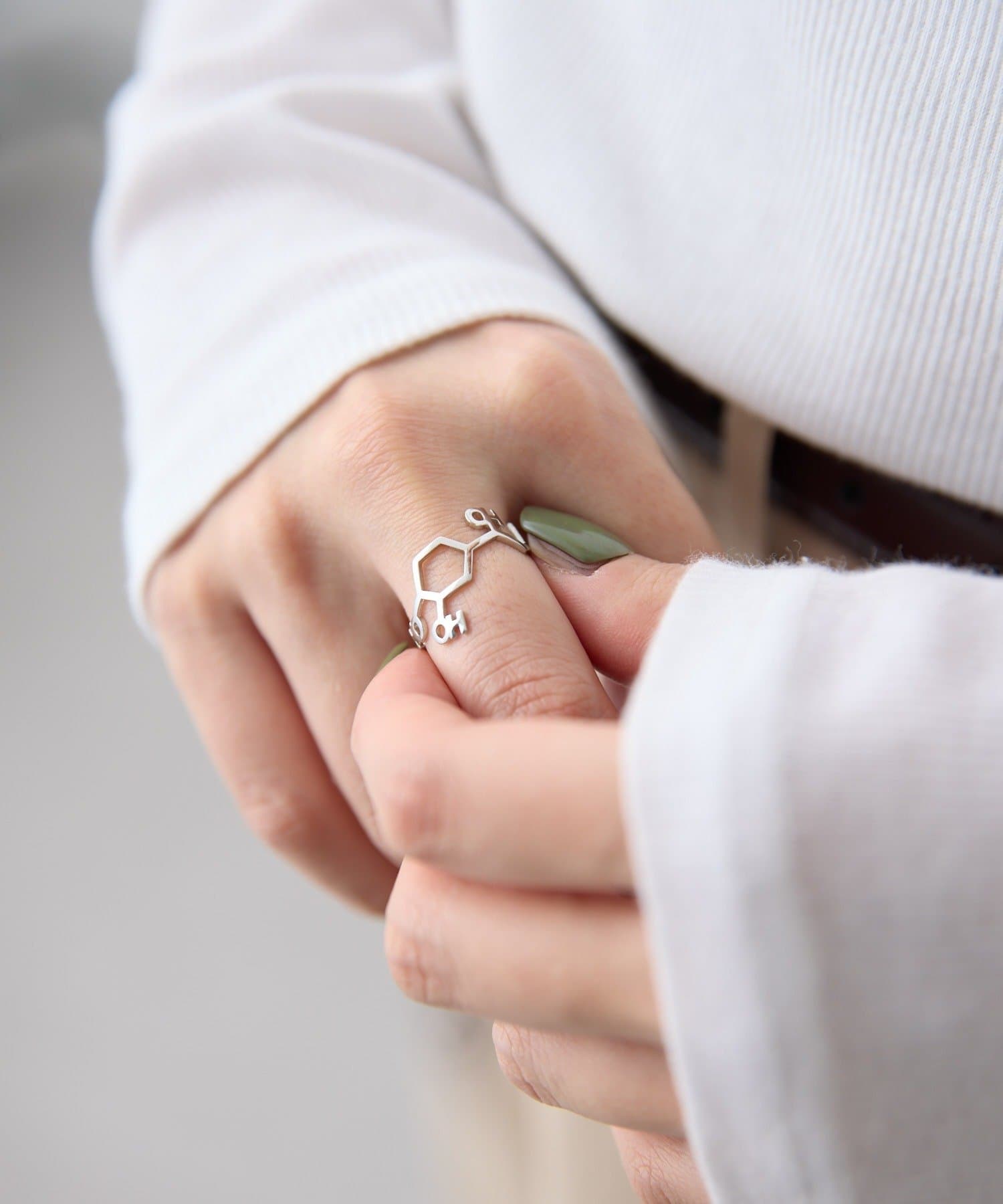 ear PAPILLONNER(イア パピヨネ) 《WEB限定》化学構造式リング