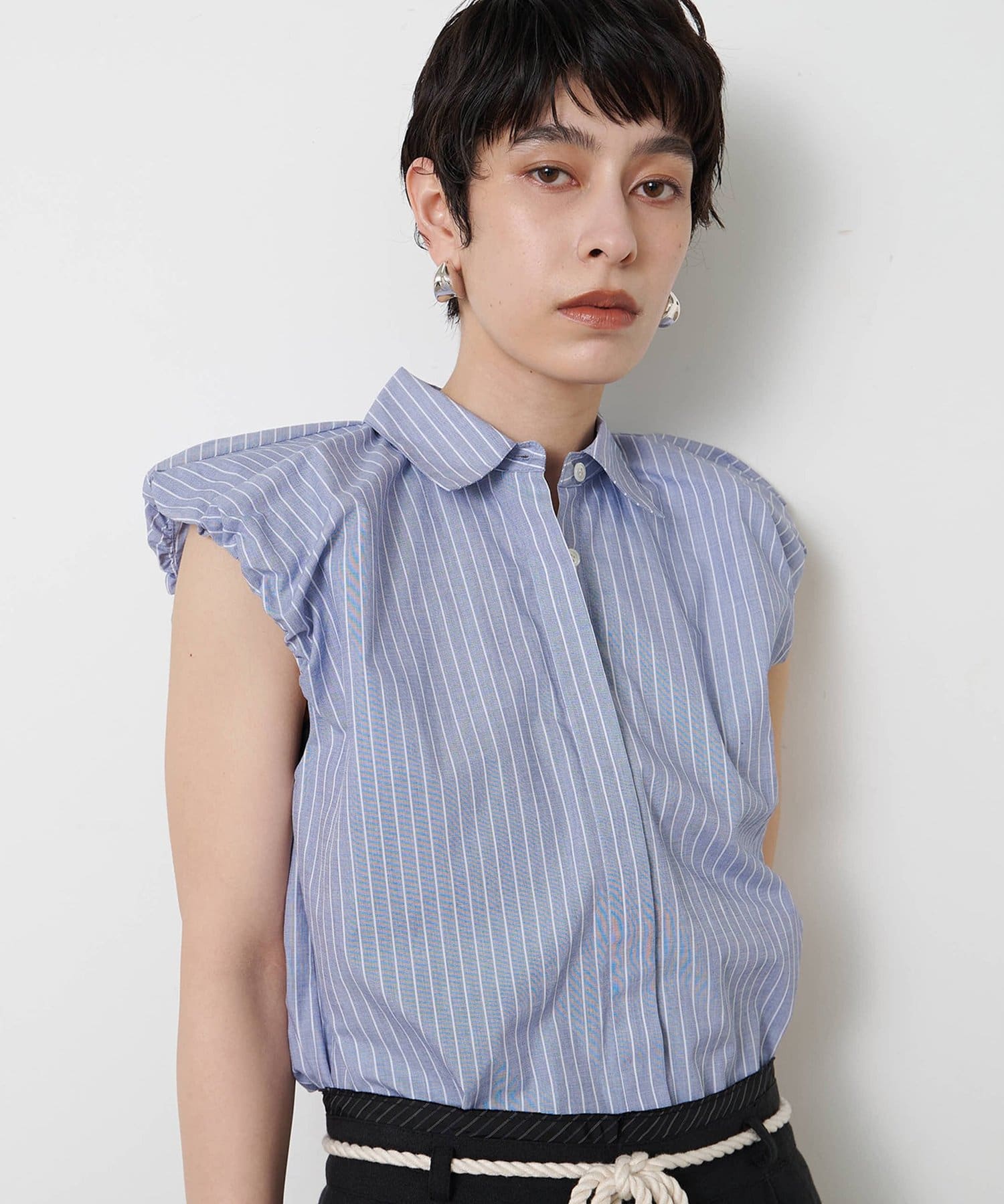 Whim Gazette(ウィム ガゼット) ＜3/19インスタLIVEご紹介アイテム＞【THE PAUSE】袖ギャザーノースリーブシャツ