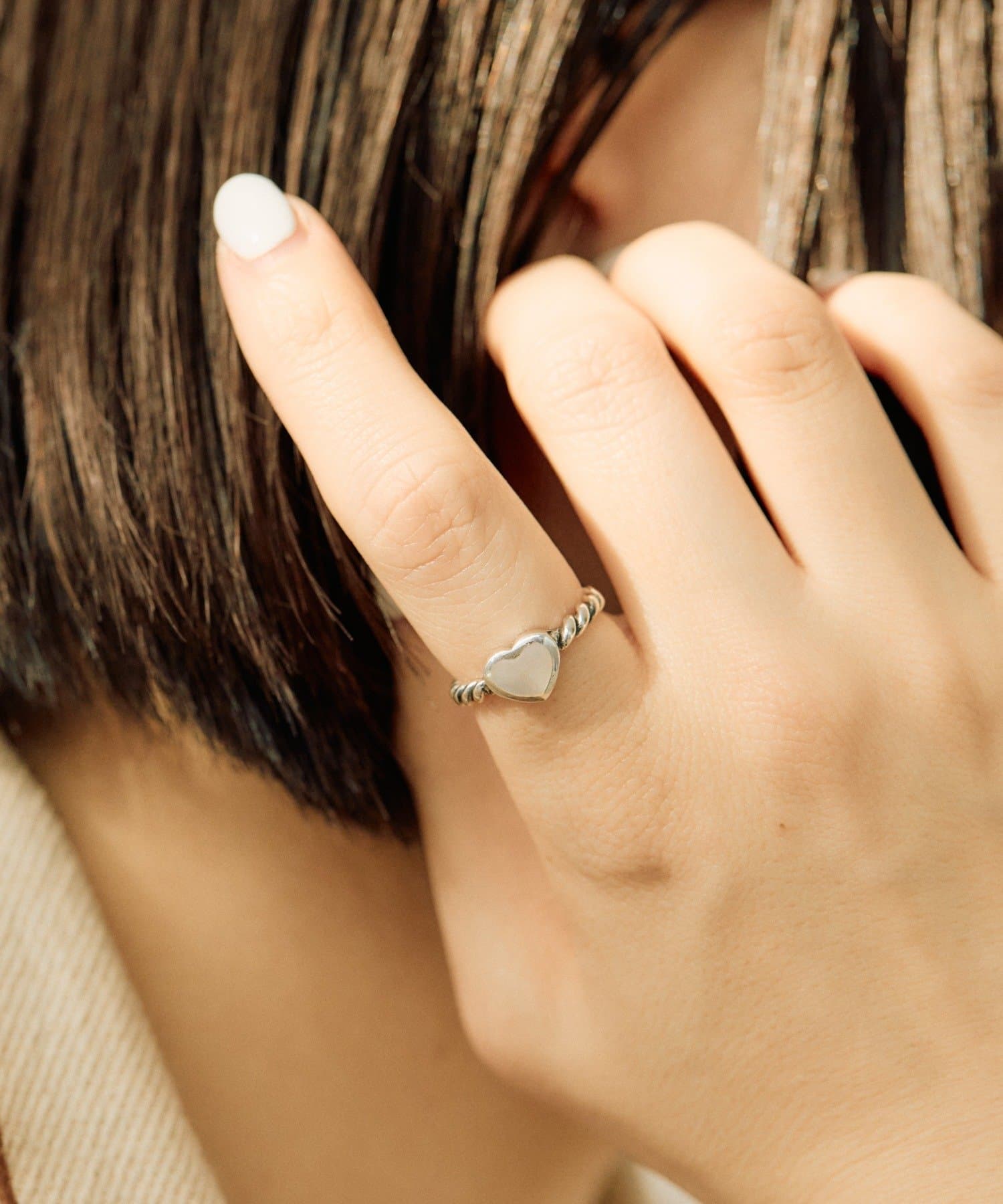 ear PAPILLONNER(イア パピヨネ) 《スターリングシルバー使用》シェルハートリング