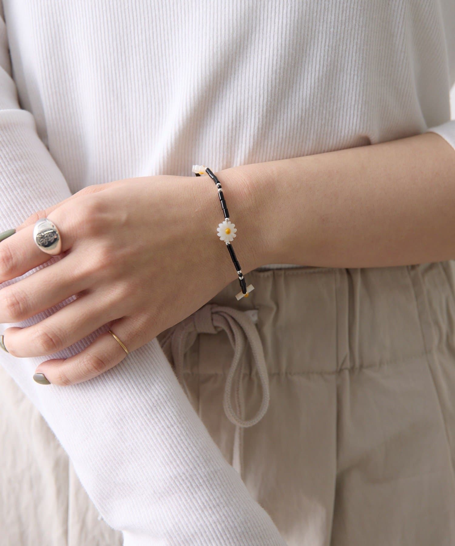 ear PAPILLONNER(イア パピヨネ) 《スターリングシルバー使用/WEB＆一部店舗限定》マーガレットブレスレット